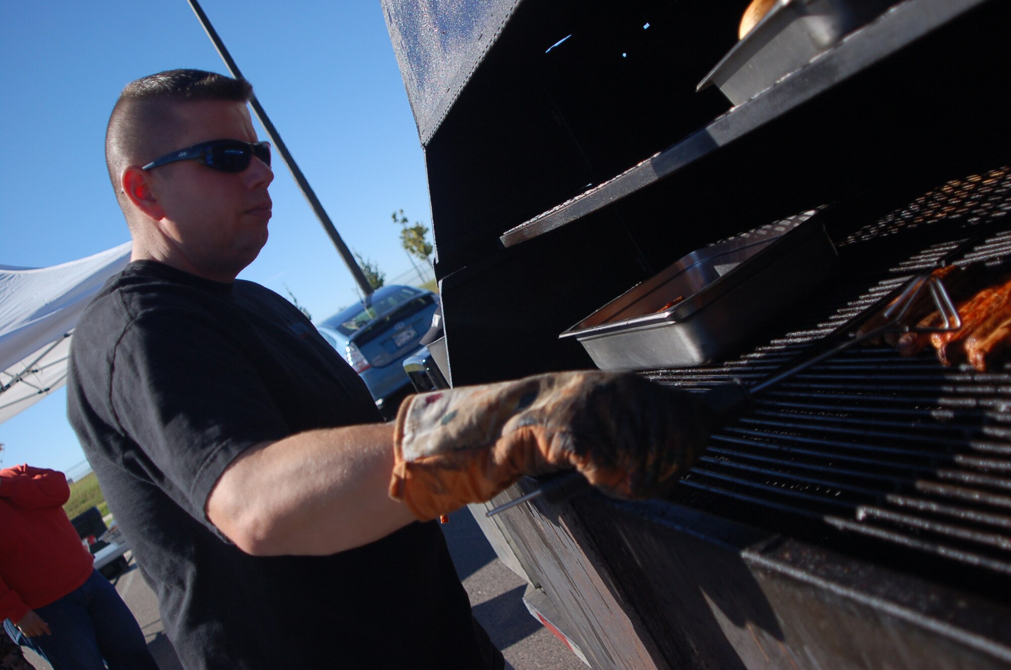 BUCKLEY AIR FORCE BASE, Colo. -- Tech. Sgt. Ed Wise, from the 460th Services Division, grills hot dogs at Buckley's Combined Federal Campaign kickoff Sept. 27. Buckley, ENT Bank and Frontier Airlines enticed Buckley members to come donate with giveaways like $100, iPod Nanos and a drawing for free airline tickets. (U.S. Air Force photo by Senior Airman Jacque Lickteig)