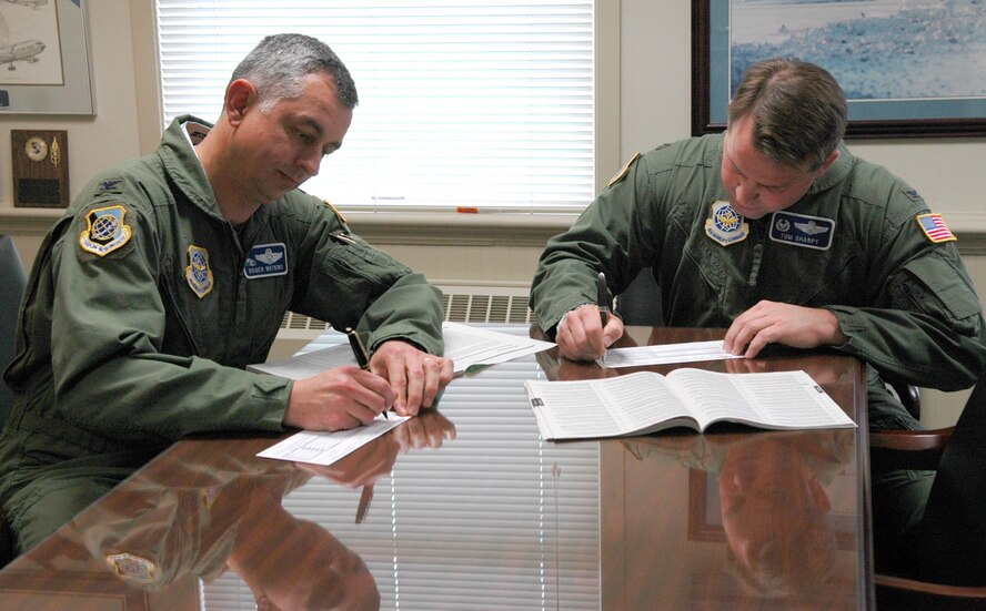 FAIRCHILD AIR FORCE BASE, Wash. – Col. Thomas Sharpy (right), 92nd Air Refueling Wing commander, and Col. Roger Watkins, 92nd ARW vice commander, sign the first of 2007’s Combined Federal Campaign donations from Fairchild Oct. 1. The campaign began here Oct. 1 and will run until Nov. 13. (U.S. Air Force photo / Airman 1st Class Kali L. Gradishar)
