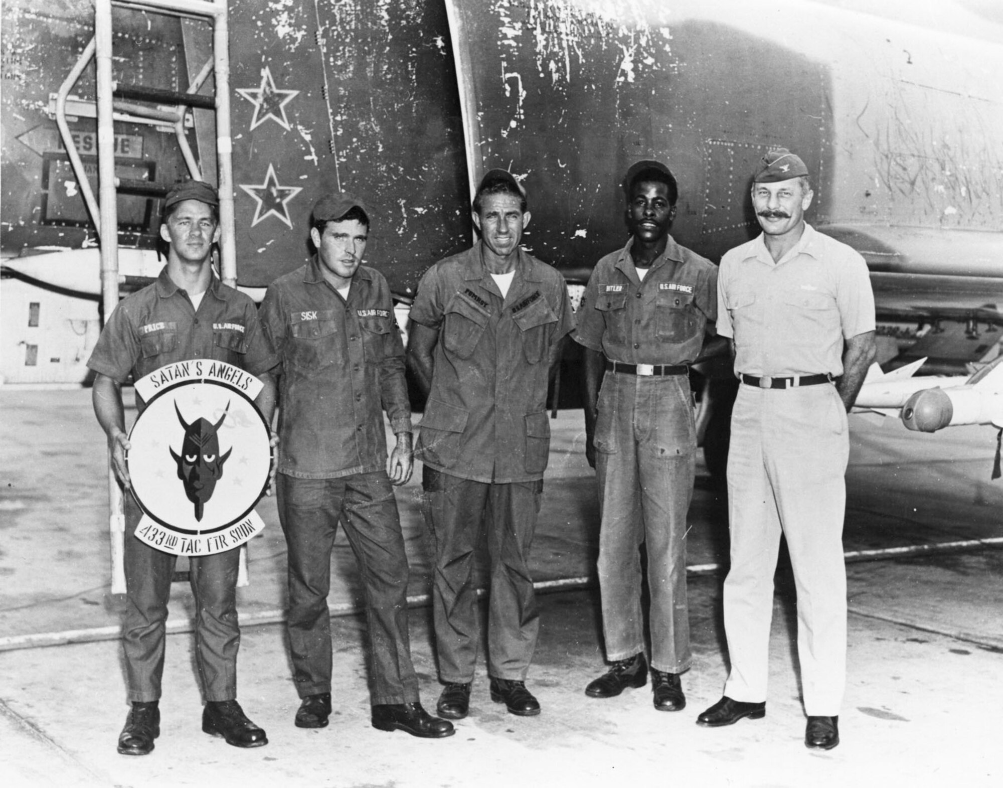 Col. Robin Olds and ground crew with "Scat XXVII." (U.S. Air Force photo)