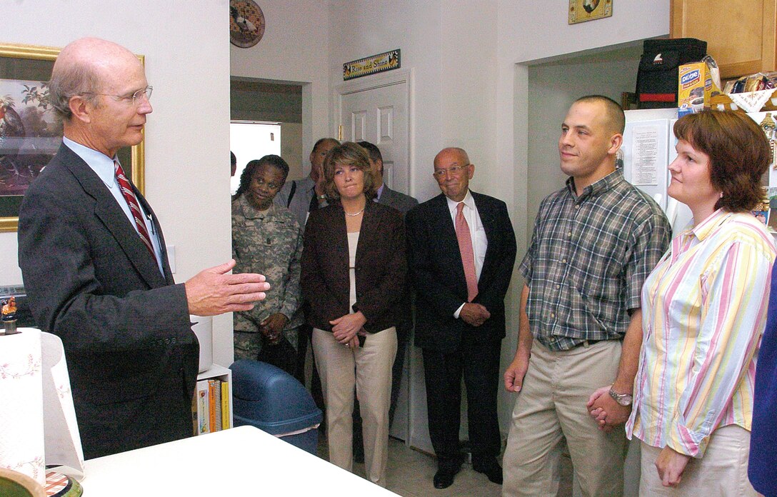 Army Secretary Pete Geren, left, meets with Fort Belvoir residents Staff Sgt. Matthew Valliel and his wife Rachel, right. U.S. Army photo by Marny Malin
