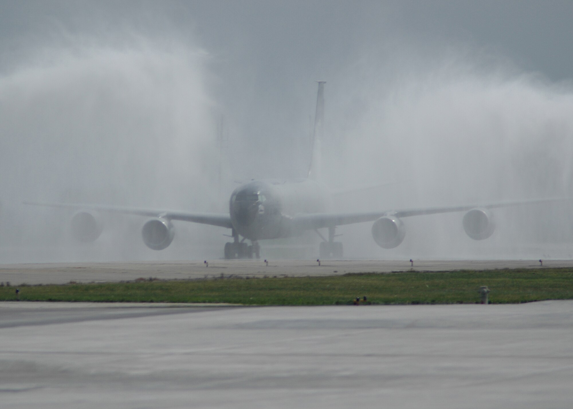 GRISSOM AIR RESERVE BASE, Ind., -- A KC-135R Stratotanker taxis through a shower of water provided by the base fire department as Col. Brian Dobbert, deputy commander of the 434th Operations Group, completes his final flight with the 434th Air Refueling Wing.  Family and friends gathered to celebrate the colonel's achievements.  (U.S Air Force photo/ SrA Carl Berry)