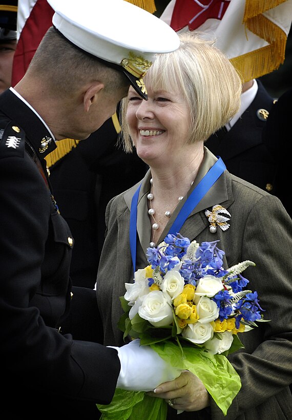 U.S. Marine Gen. Peter Pace presents flowers to his wife of 36 years, Lynne, during an Armed Forces Hail and Farewell ceremony for Pace and incoming Chairman of the Joint Chiefs of Staff U.S. Navy Adm. Mike Mullen at Ft. Myer, Va., October 1, 2007. Pace said later in his remarks that his only regret over the last 40 years was not marrying his wife sooner. 