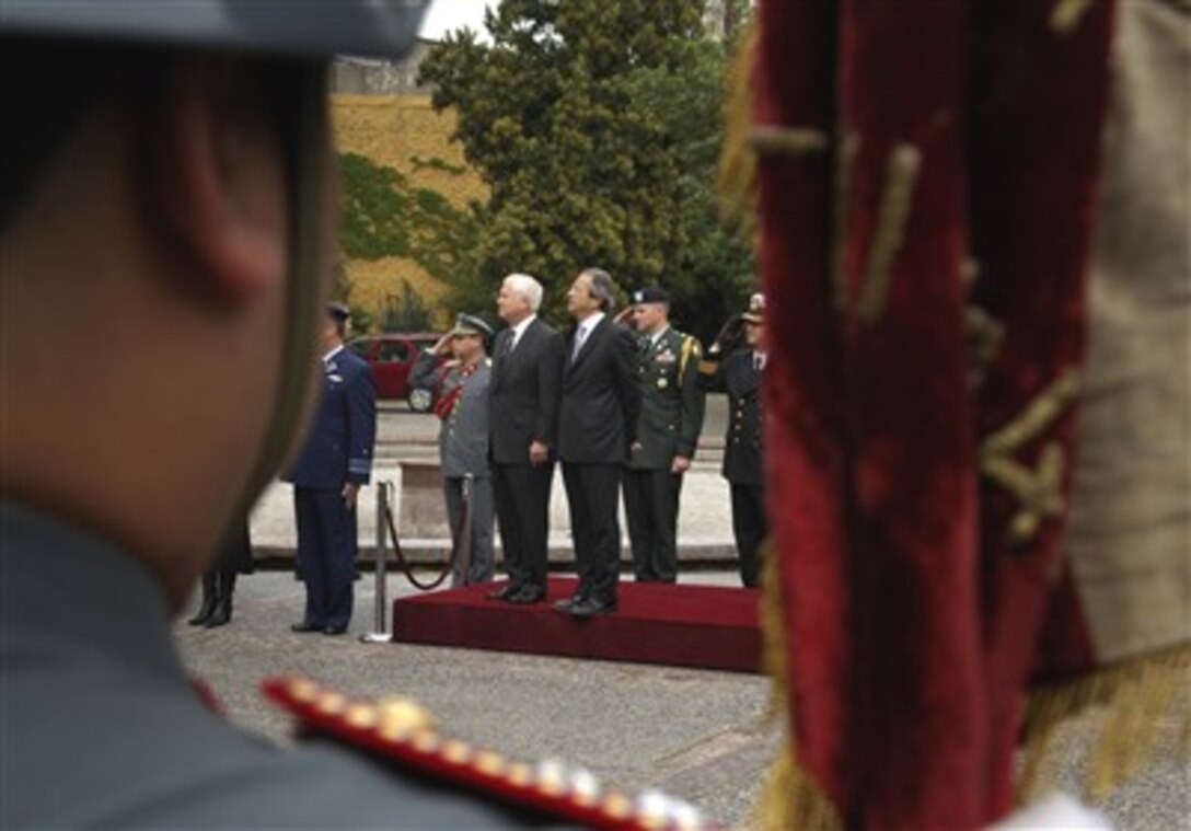 U.S. Secretary of Defense Robert M. Gates and Chilean Minister of Defense Jose Mario Goni attend an honor salute commemorating the Secretary's visit to Santiago, Chile on Oct. 4, 2007.  
