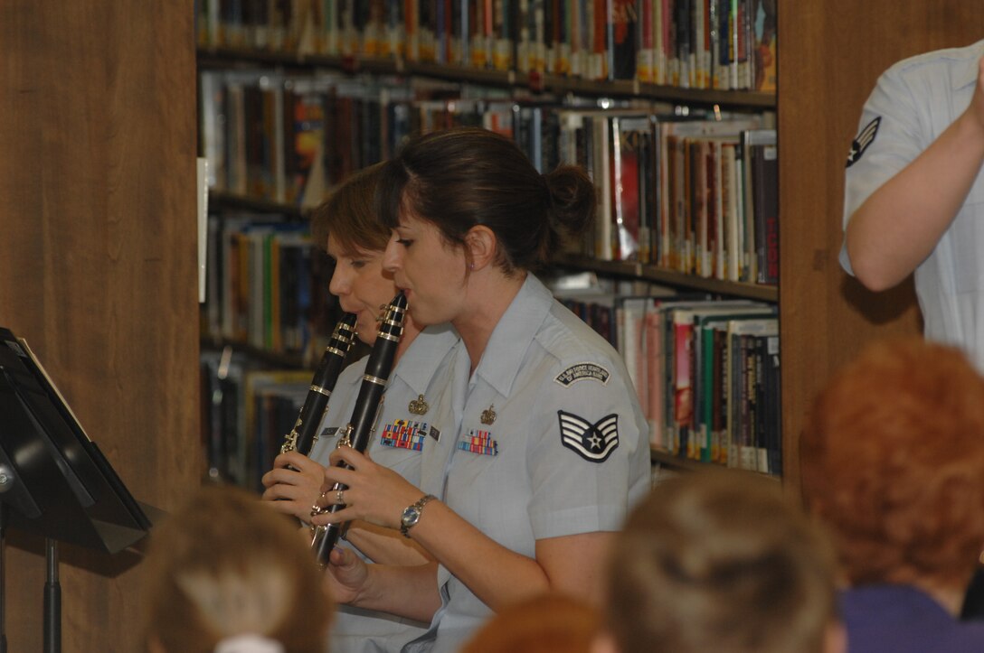 MSgt Allison Baugh and SSgt Crystal Proper of New Horizons, the clarinet quintet of the USAF Heartland of America Band, performed for an enthusiastic crowd at the Bellevue Public Library on September 13.