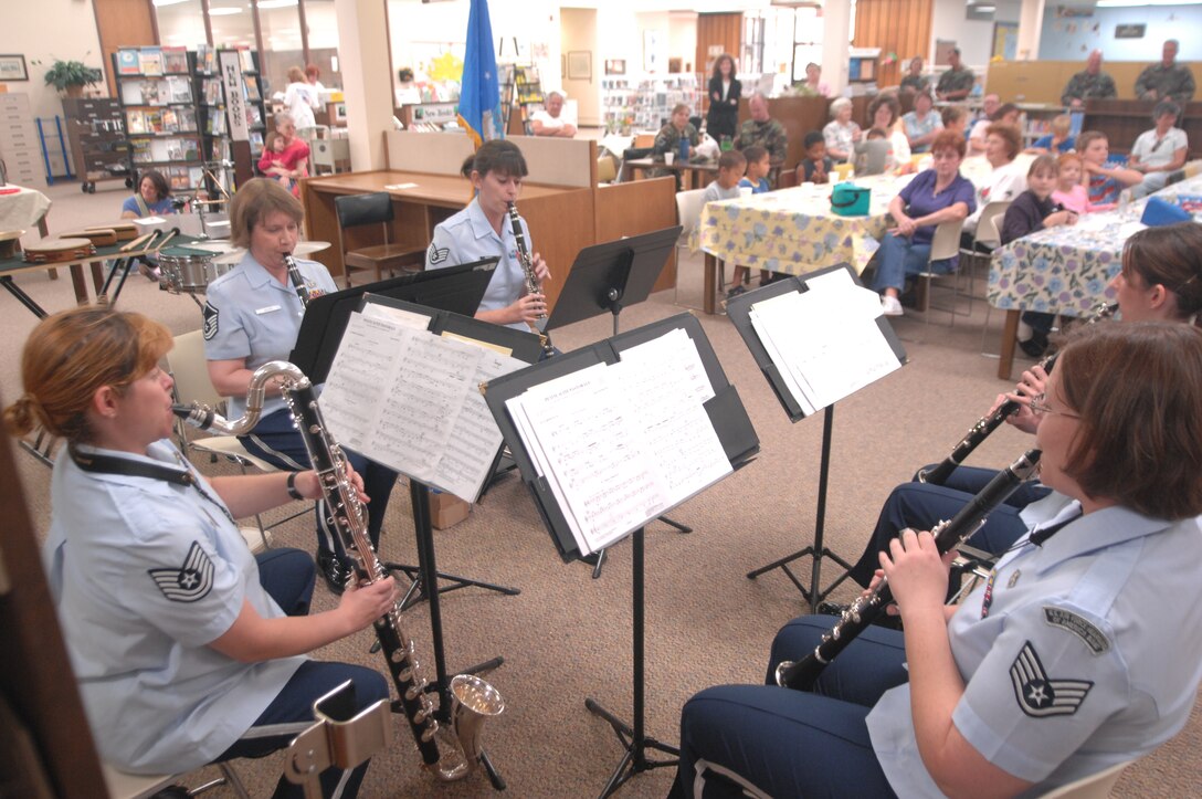 New Horizons, the clarinet quintet of the USAF Heartland of America Band, performed for an enthusiastic crowd at the Bellevue Public Library on September 13.