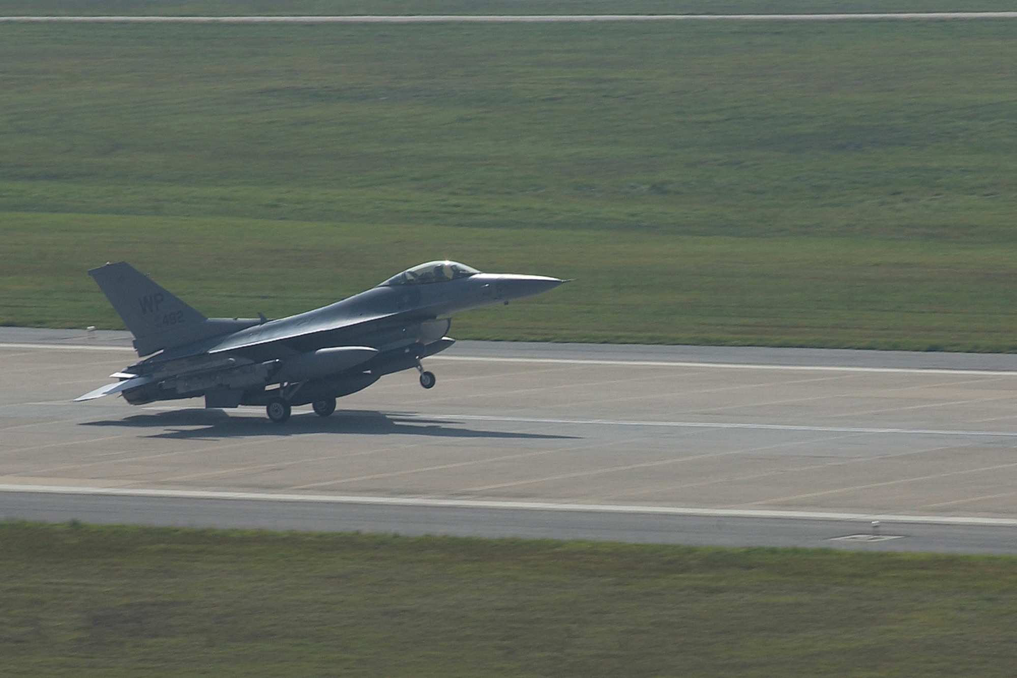 KUNSAN AIR BASE, South Korea – A Block 40 F-16 Fighting Falcon from Eielson AFB, Alaska, taxis after touching down on the runway here Oct. 2. The base received the aircraft as part of the Common Configuration Implementation Program (CCIP).  (U.S. Air Force photo/Senior Airman Giang Nguyen)                                                                                 