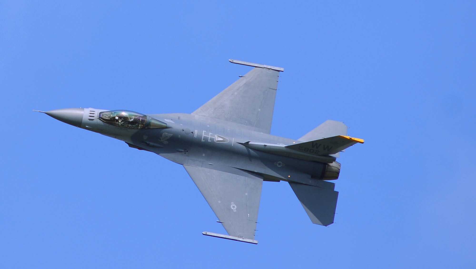 OSAN AIR BASE, Republic of Korea -- An F-16 performs aerial maneuvers in a combat search and rescue demonstration for Osan's Air Power Day October 7, 2007 (U.S. Air Force photo by Staff Sgt. Ronnie Hill)  