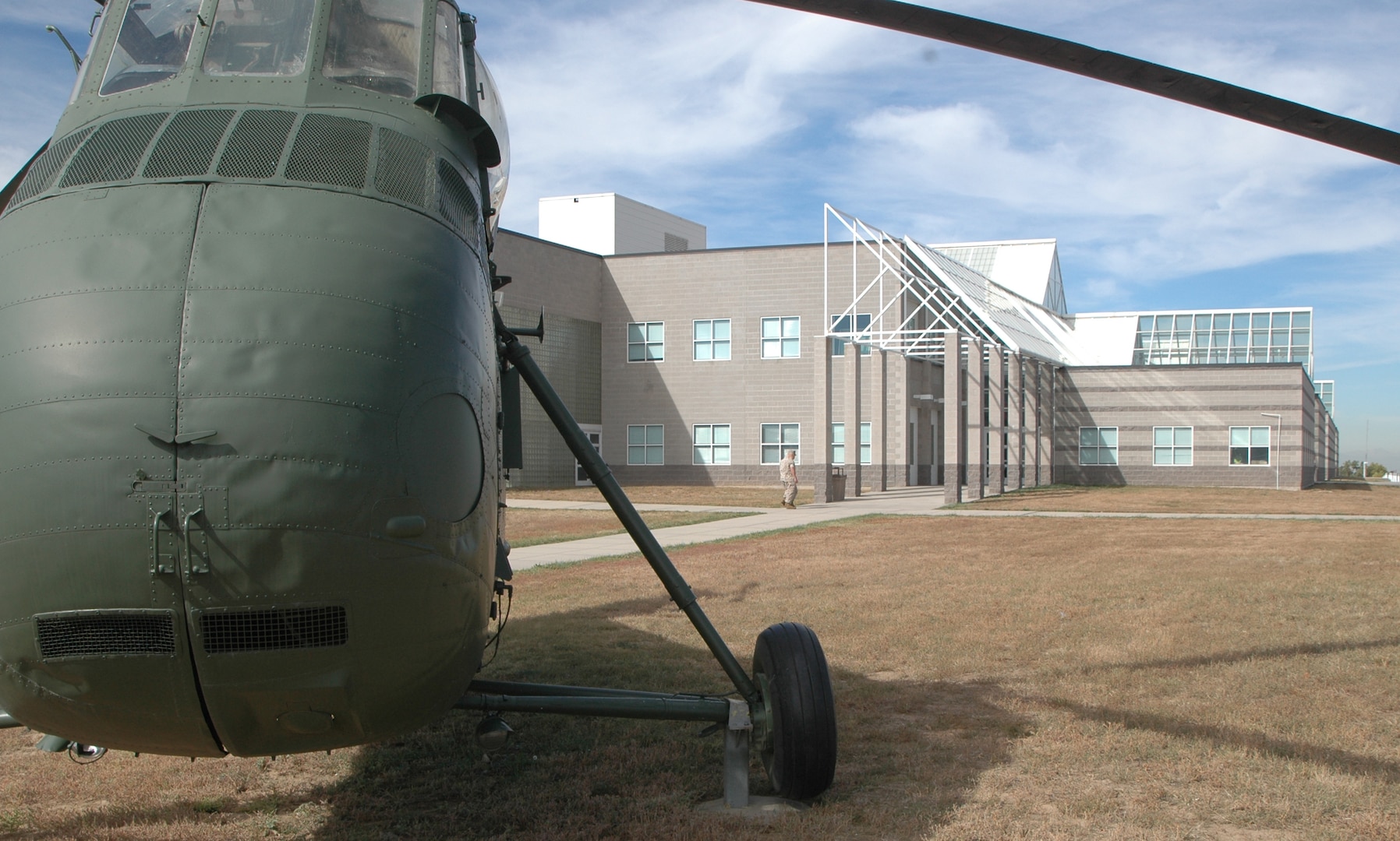 The Navy Operational Support Center, Denver. (U.S. Air Force photo by Senior Airman Jacque Lickteig)