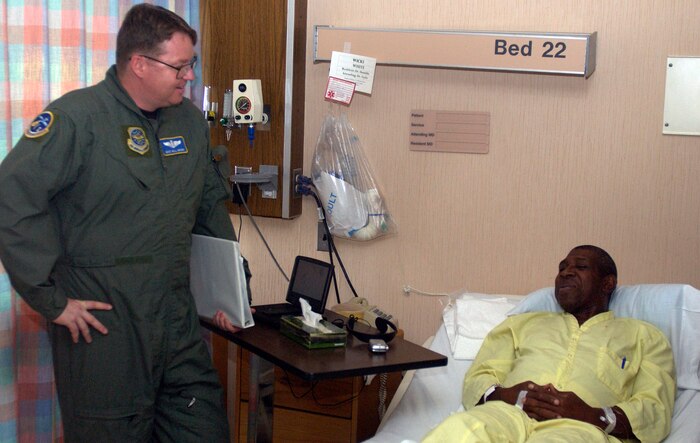 Master Sgt. Will Brown, Charleston AFB Top 3 VA medical center coordinator, meets with retired Army Staff Sgt. Jackie Wicks during the Top 3's quarterly visit to the Ralph H. Johnson VA Medical Center in downtown Charleston Oct. 1. The Charleston AFB Top 3 Association collects donated health and comfort items from the base populace and brings them to veterans receiving treatment at the VA medical center. (U.S. Air Force photo/Tech. Sgt. Paul Kilgallon)