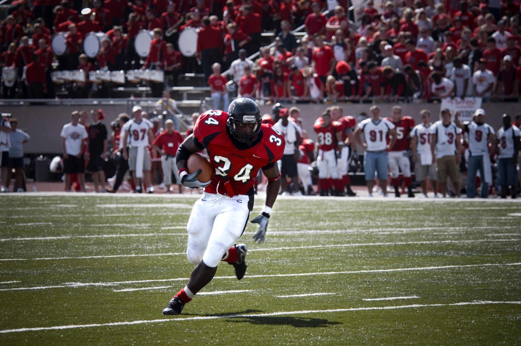 WARRENSBURG, Mo. – The University of Central Missouri’s Glen Milner eyes the defense during the military appreciation day game on campus Sept. 29. Milner rushed 37 times for a career-high 218 yards and four touchdowns. (U.S. Air Force photo/1st Lt. Allen Clark)