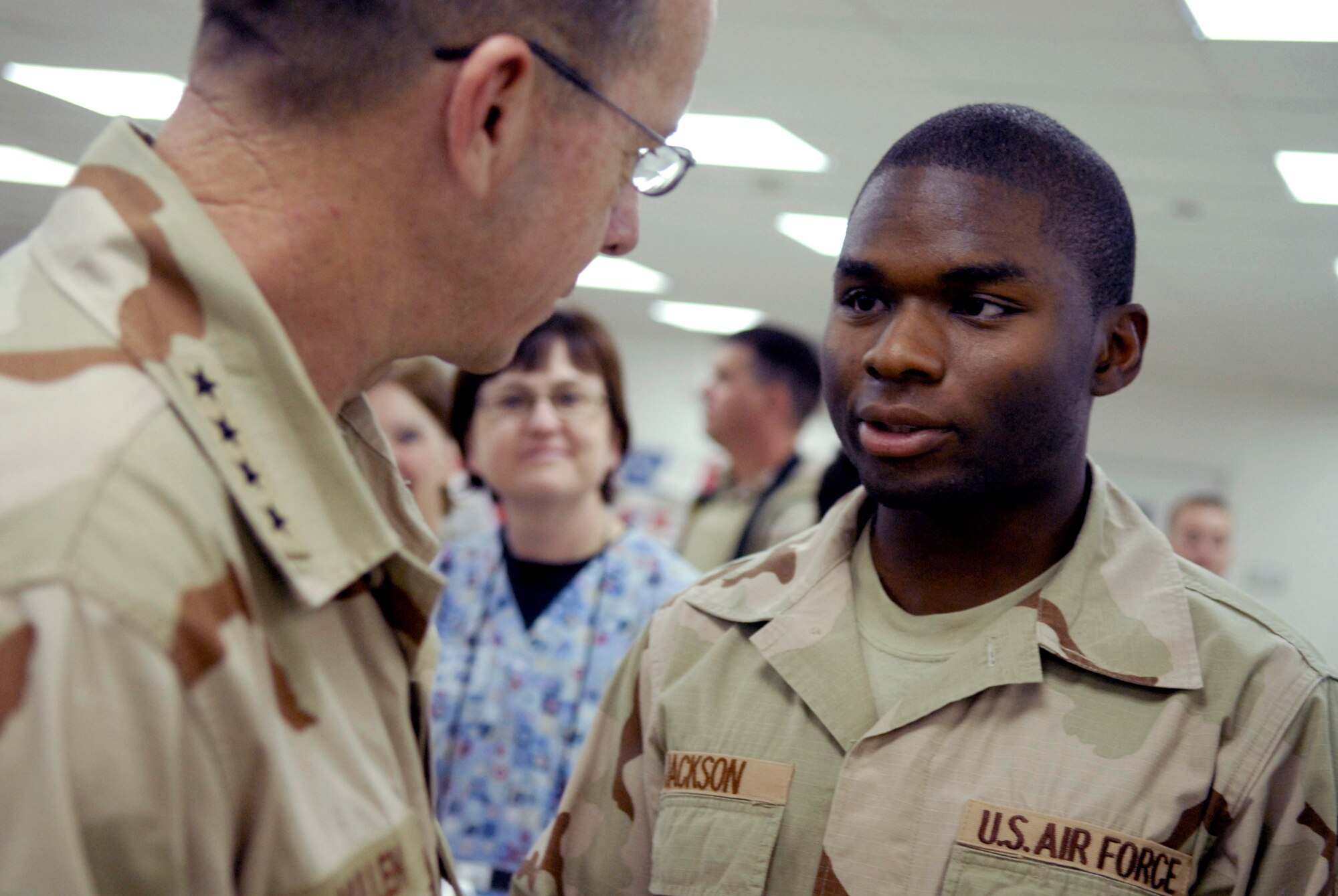Senior Airman Dexter Jackson greets Navy Adm. Michael G. Mullen during the admiral's visit to Balad Air Base's Air Force Theater Hospital Oct. 4. Anmiral Mullen is the newly appointed chairman of the Joint Chiefs of Staff and Airman Jackson is assigned to the 332nd Expeditionary Medical Operational Squadron. (U.S. Air Force photo/Staff Sgt. Joshua J. Garcia)