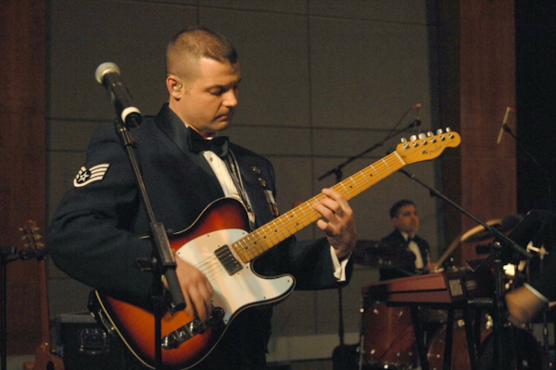 SSgt Dan Bragdon and Night Wing perform at a formal Military Dining Out.