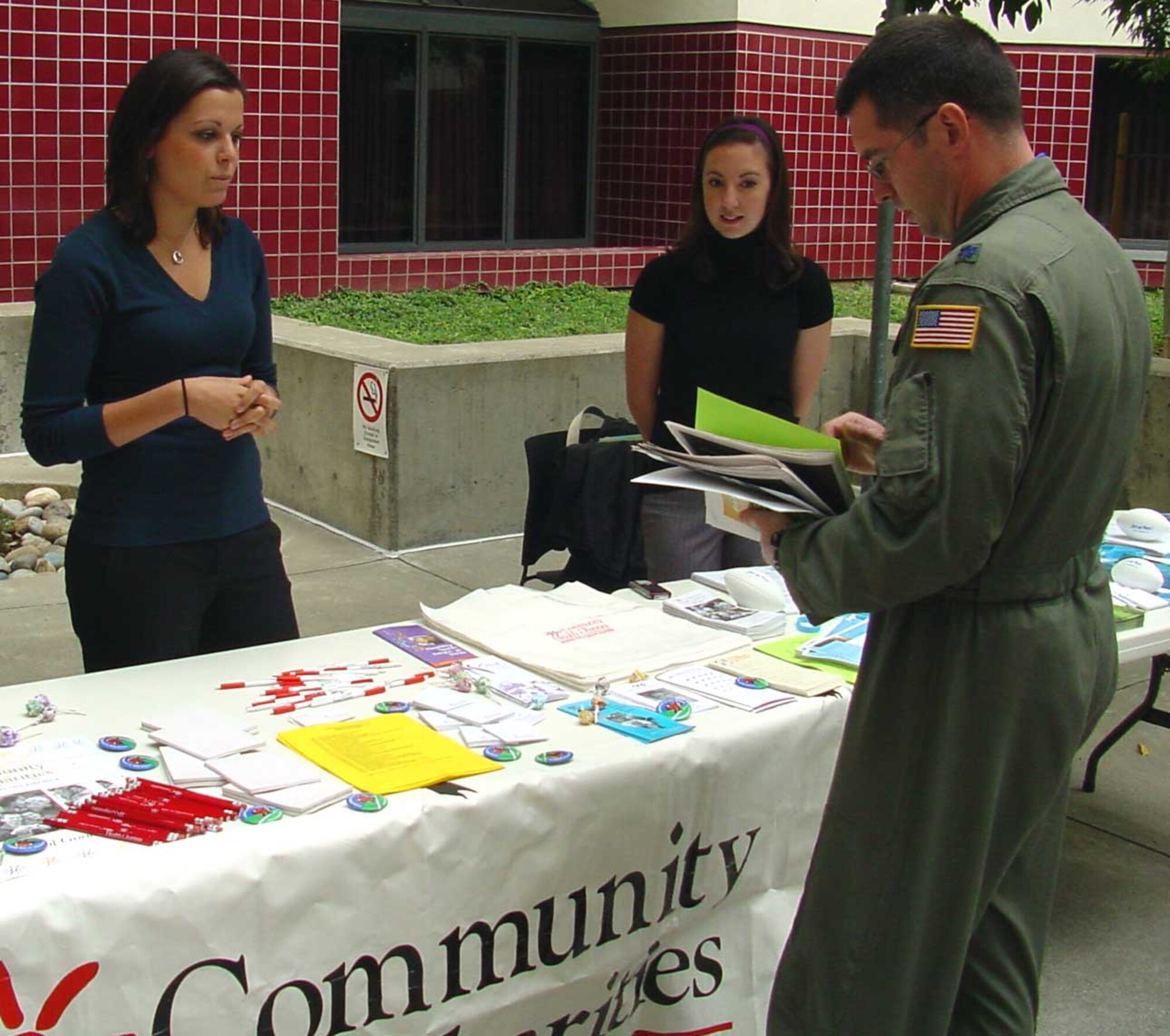 Representatives for various community charities discuss their programs with Travis personnel during the Combined Federal Campaign kick off held at the David Grant USAF Medical Center. (U.S. Air Force photo/Jim Spellman)