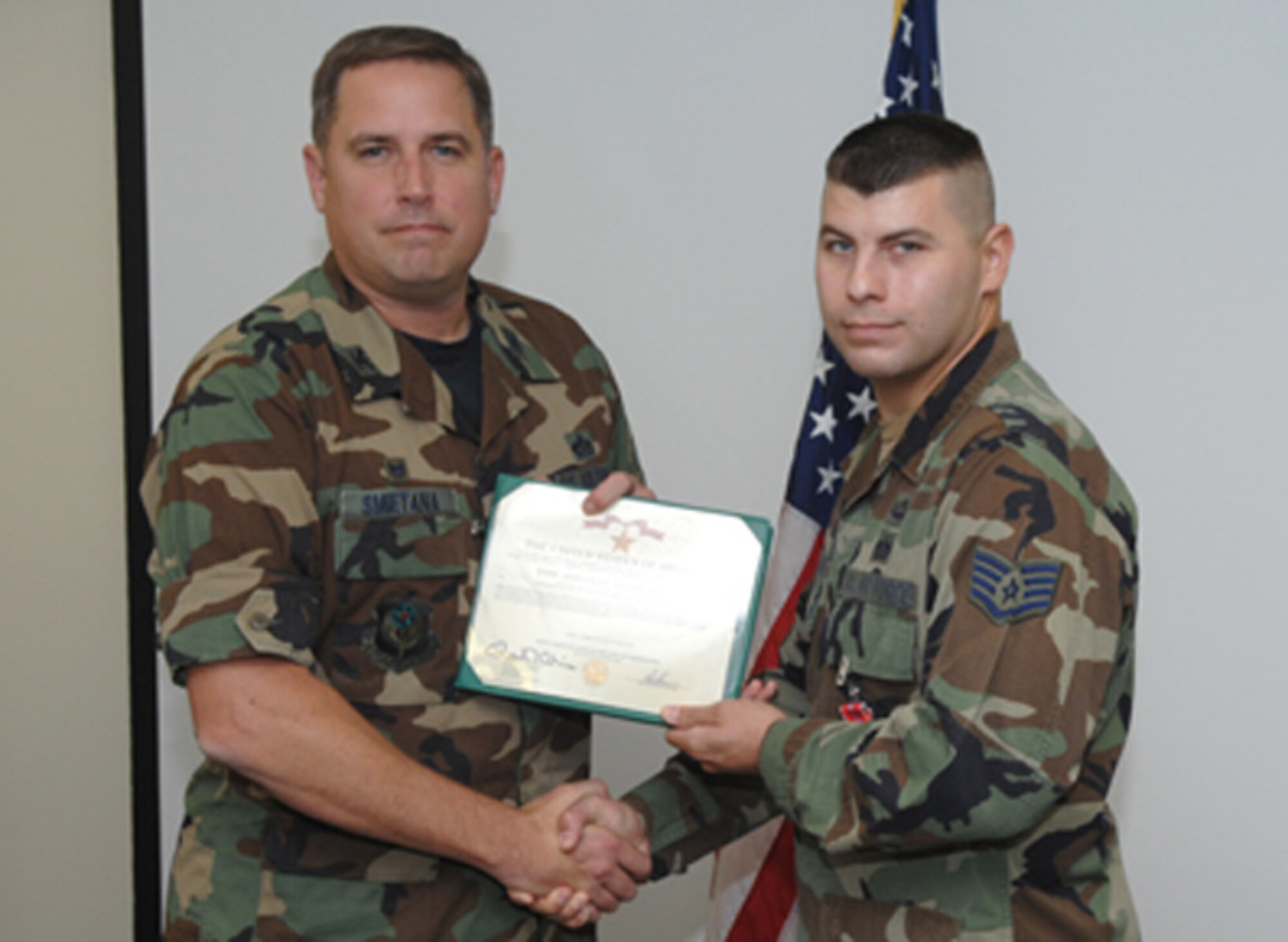 On Oct. 15, Col. Mike Smietana, 1st Special Operations Mission Support Group commander, presented a Bronze Star to Staff Sgt. Jeremy Gibson, 1st Special Operations Civil Engineer Squadron, explosive ordnance disposal flight. Sergeant Gibson was awarded the medal for his contributions during a deployment to Iraq earlier this year. (U.S. Air Force photo by Senior Airman Stephanie Jacobs)