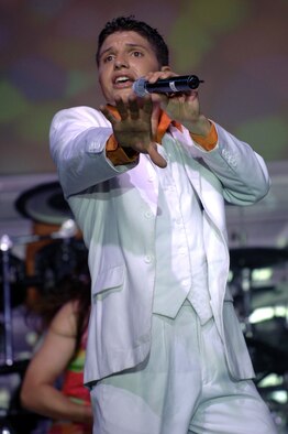 Senior Airman Jonathan Hayden, Tops in Blue vocalist, sings for the members of Team Incirlik Oct. 14 in Hangar 4 during the Tops in Blue 2007 World Tour. More than 200 spectators enjoyed the musical tribute to the Air Force?s 60th Anniversary. (U. S. Air Force photo by Airman 1st Class Nathan Lipscomb)