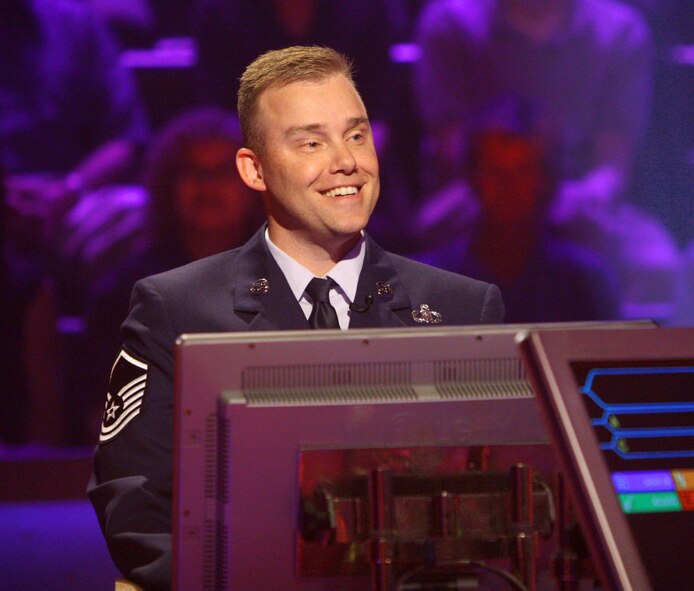 Master Sgt. Dan Oien talks with "Who wants to be a Millionaire" host Meredith Vieira during the show's filming in August 2007. He eventually walked away $8,000 richer. (Photo Courtesy of Valleycrest Productions Ltd.)