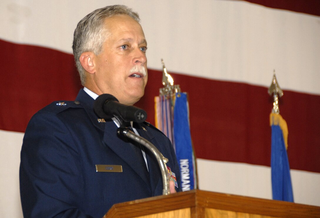 Brig. Gen. Patrick Cord, 10th Air Force vice commander, speaks to members of the 442nd Fighter Wing, at Whiteman Air Force Base, Mo., Sept. 8, 2007.  (U.S. Air Force photo/Staff Sgt. Tom Talbert)