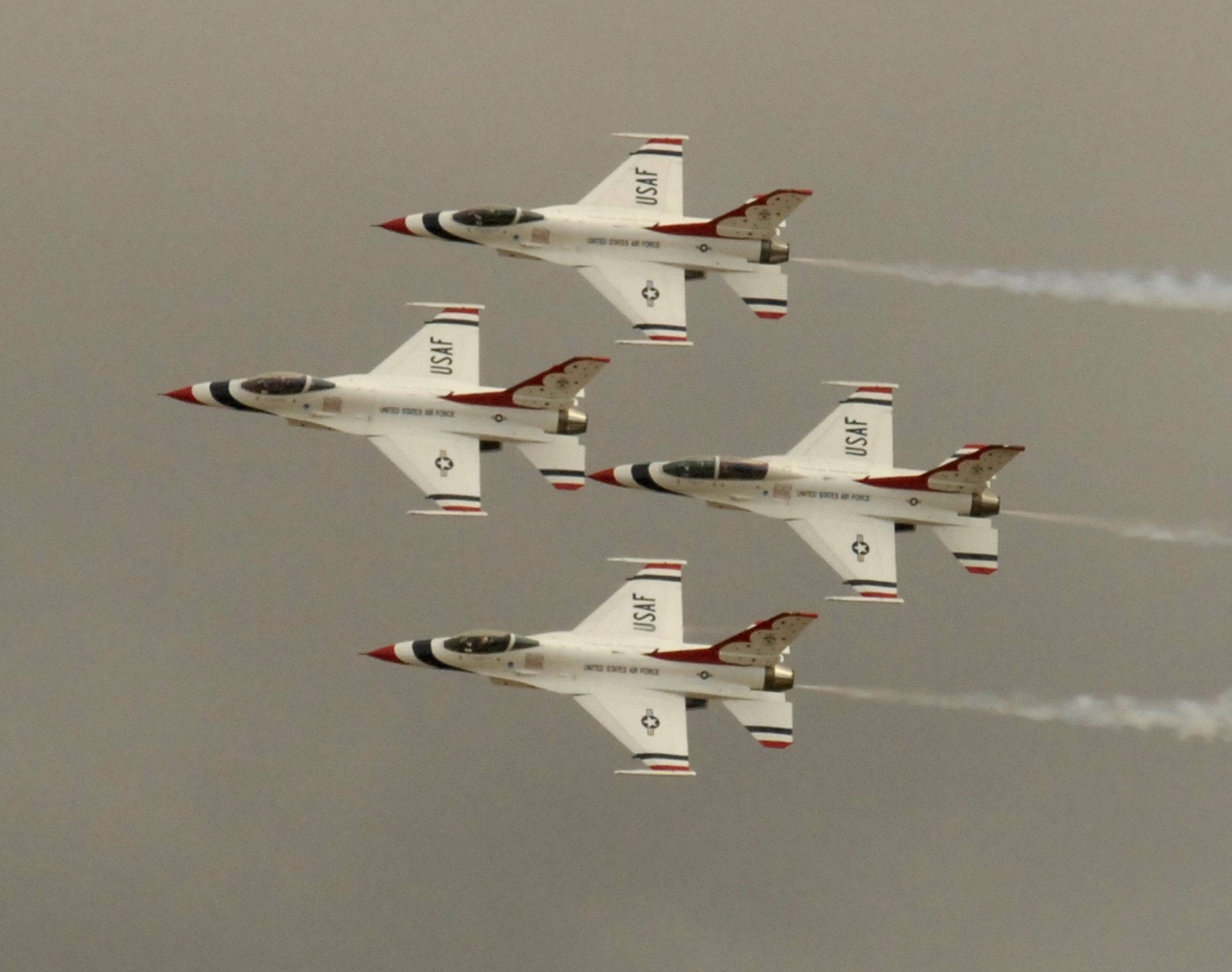MIRAMAR, Calif. -- The Thunderbirds soar through the skies of southern California during their performance at the 2007 Miramar Air Show on Oct. 13.The show was in commemoration of the Air Force's 60th anniversary. It was the first time in 35 years that the Thunderbirds have taken center stage at Miramar, which is traditionally filled by the U.S. Navy's official air demonstration team the Blue Angels. (U.S. Air Force photo/Airman 1st Class Matthew Plew)