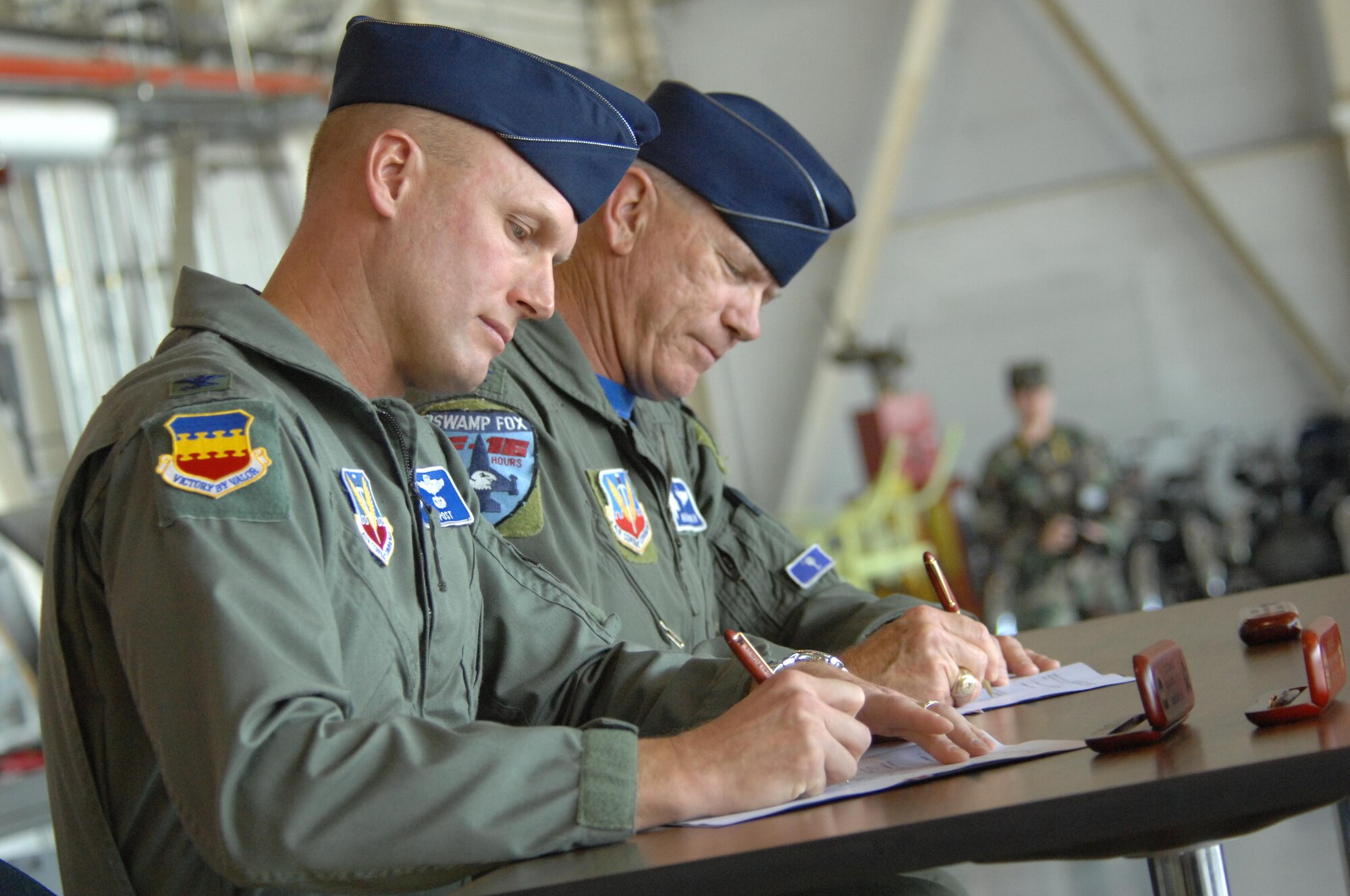 MCENTIRE JOINT NATIONAL GUARD BASE, S.C. -- Colonel James Post, 20th Fighter Wing commander and Colonel Keith Coln, 169th Fighter Wing commander sign the Memorandum of Understanding between Shaw and McEntire. The memorandum is the document which details the support provided by Shaw to McEntire which includes pilots and maintenance personnel. (US Air Force photo/Staff Sgt. Josef Cole III)