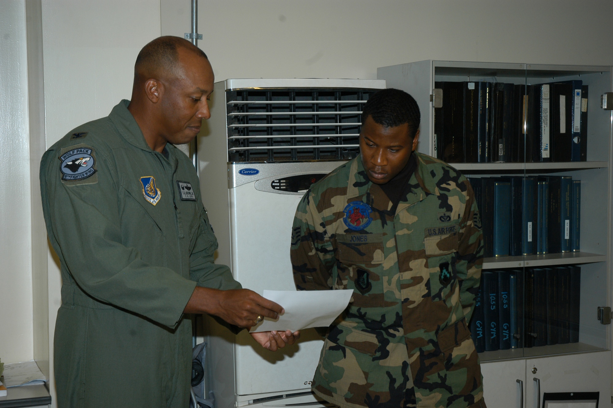 KUNSAN AIR BASE, South Korea -- Colonel CQ "Wolf" Brown, 8th Fighter Wing commander, congratulates Staff Sgt. Omar Jones 8th Civil Engineer Squadron, here Oct. 16. Sergeant Jones was selected as the 8th FW's Pride of the Pack for the week of Oct. 15. (U.S. Air Force photo/Staff Sgt. Alice Moore)