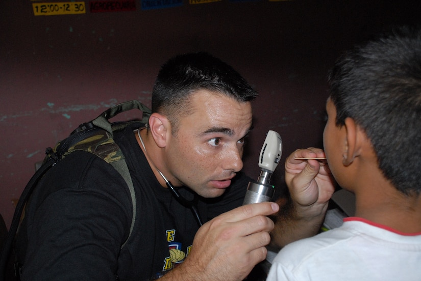 CUESTA DE LA VIRGEN, Honduras -- Air Force 1st Lt. Damian Garza, a physician assistant with Joint Task Force-Bravo's Medical Element, examines a patient during a medical readiness training exercise here Oct. 19.  This MEDRETE educated 785 Hondurans on preventive medicine issues such as hand washing, food preparation and personal hygiene.  Of those 785, doctors examined 352 patients and the dentist treated 139 patients. (U.S. Air Force photo/Tech. Sgt. Sonny Cohrs)