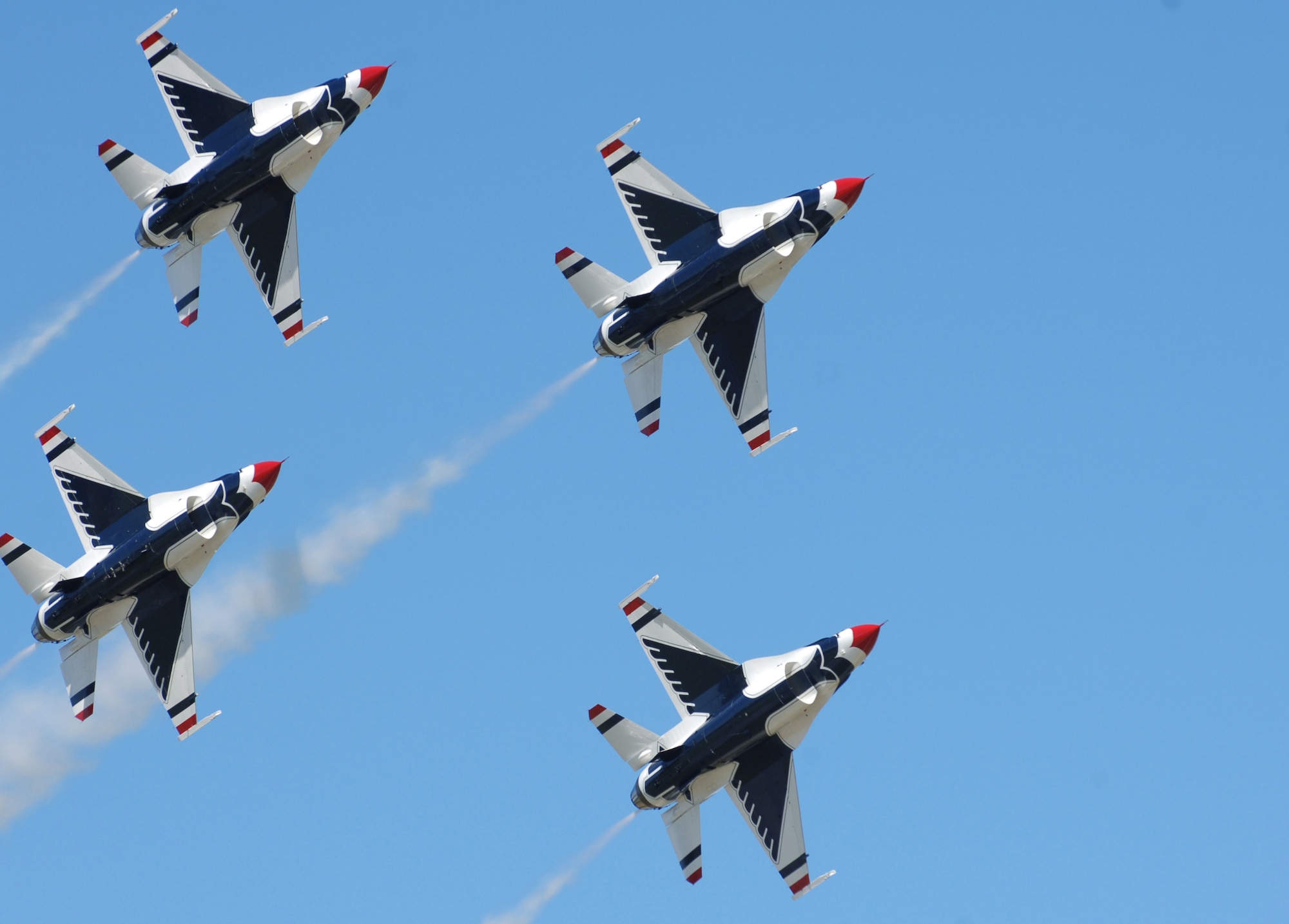 MOODY AIR FORCE BASE, Ga. -- The U.S. Air Force Aerial Demonstration Squadron Thunderbirds perform during the Team Moody AirFest 07' here Oct 20. The team performed for more than 50,000 spectators during the two-day event. (U.S. Air Force photo by Senior Airman Schelli Jones)