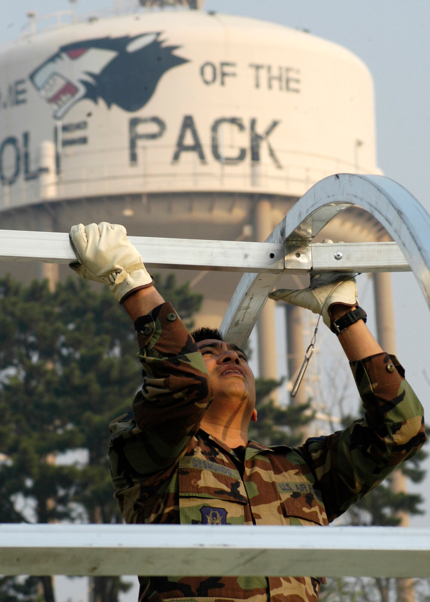 KUNSAN AIR BASE, South Korea-- Tech.Sgt Reggie Gesmundo secures beams while assembling a medical tent here Oct 23. Airmen from the 944th Medical Squadron, Air Force Reserve and other Reservists from the 10th and 4th Air Forces, are deployed here to receive Expeditionary Medical System (EMEDS) training. Sergeant Gesmundo is an X-ray technician assigned to the Luke AFB, Ariz unit. (U.S. Air Force photo/Staff Sgt. Araceli Alarcon)                          