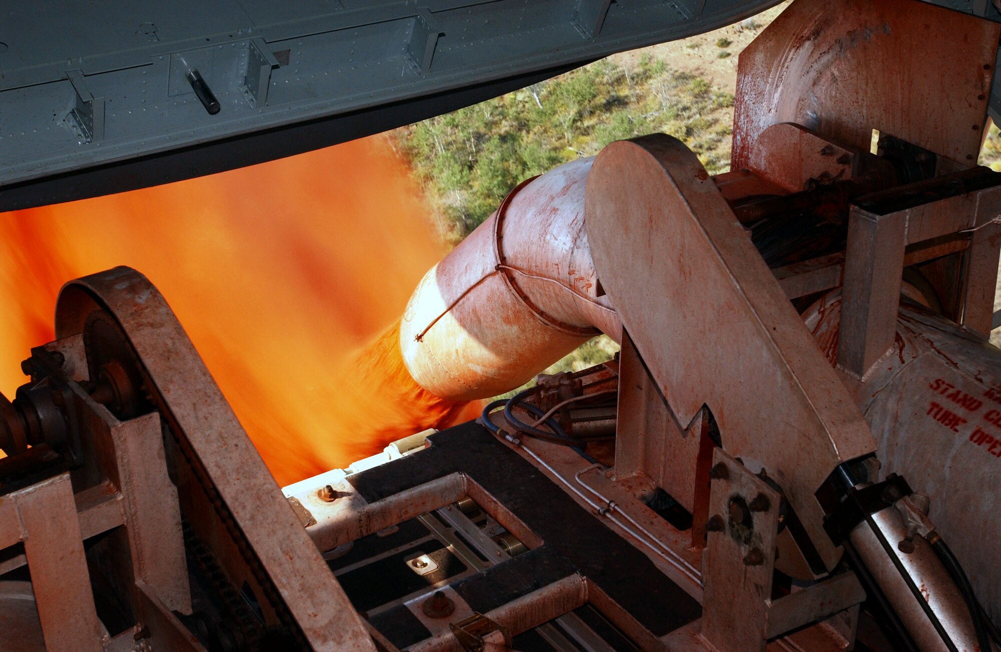 A Peterson Air Force Base, Colo., C-130 Hercules dispenses fire retardant liquid during a Modular Airborne Firefighting System mission in Klamath Falls, Ore., in August 2006. A MAFFS unit can discharge its load, 3,000 gallons weighing 28,000 pounds, in a little over five seconds. (U.S. Air Force photo/Tech. Sgt. Lee Harshman) 
