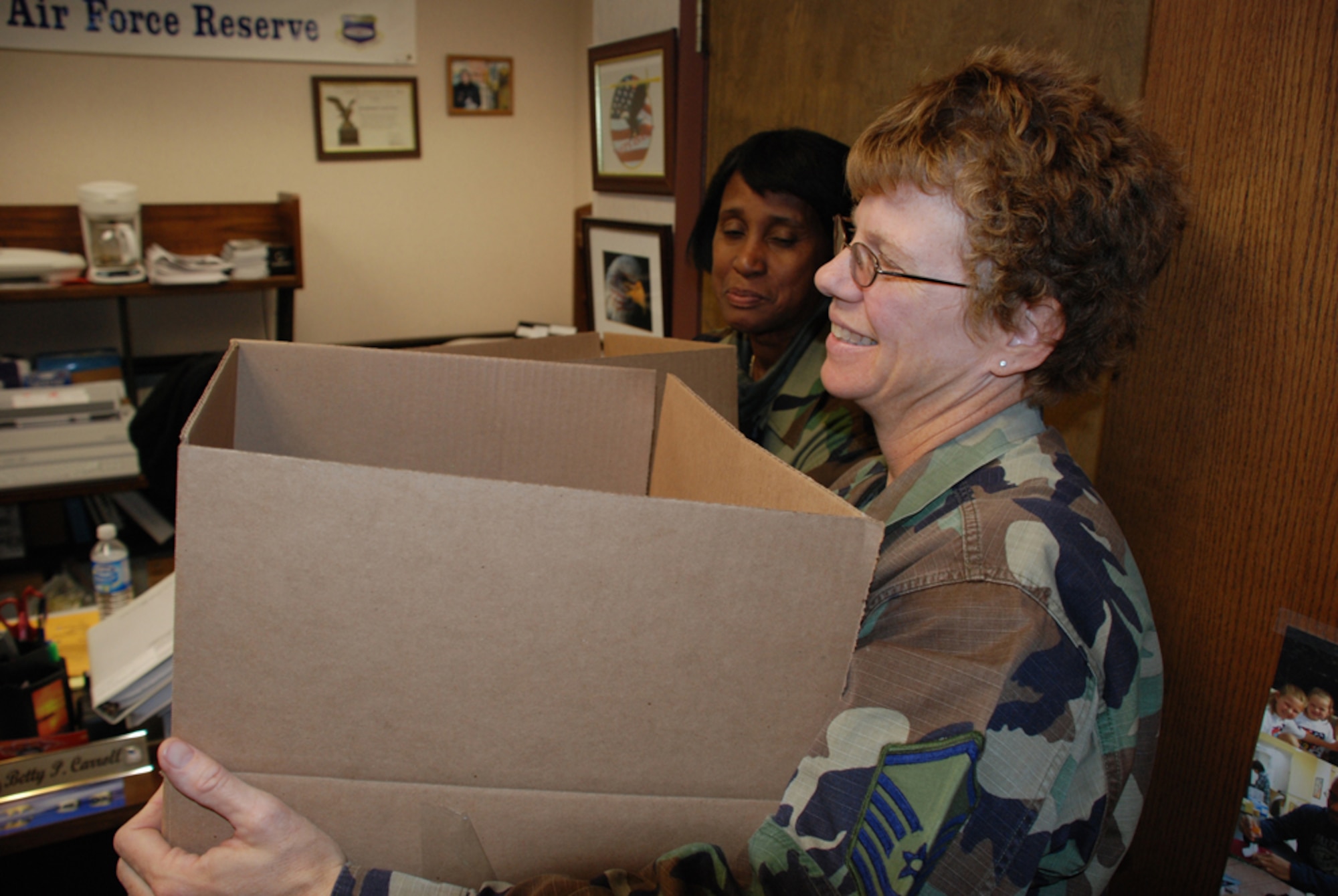 Helping our fellow Airmen!  The 932 Family Support Office would like to provide Holiday Food Baskets to 932 AW members in need.  The First Sergeants have been asked to identify members who may benefit from this program.  If anyone else knows of a 932 family in need, please let us know.

   Attached you will find a list of suggested items to make either a medium or large holiday basket.  If you would like to donate a basket, please let us know.  You may also donate individual items to make a basket.  Please bring donations to the Family Support office no later than noon on Saturday of the Nov UTA (3 Nov) so we know exactly what we have and what is still needed to support this program.  Baskets will be given out Sunday afternoon of the UTA to the member to take home.

   We will do the same thing during the Dec UTA.  If you can support us in this program, let us know by donating as soon as possible. There will be someone in the Family Support office, Bldg 3650 Rm 150 from 0730-1600, 23-26 Oct and 29 Oct–2 November.

    If you have any questions, please don’t hesitate to contact Master Sgt. Deborah Teague  or TSgt Adrienne Palmer.  Photo/TSgt. Dan Oliver
