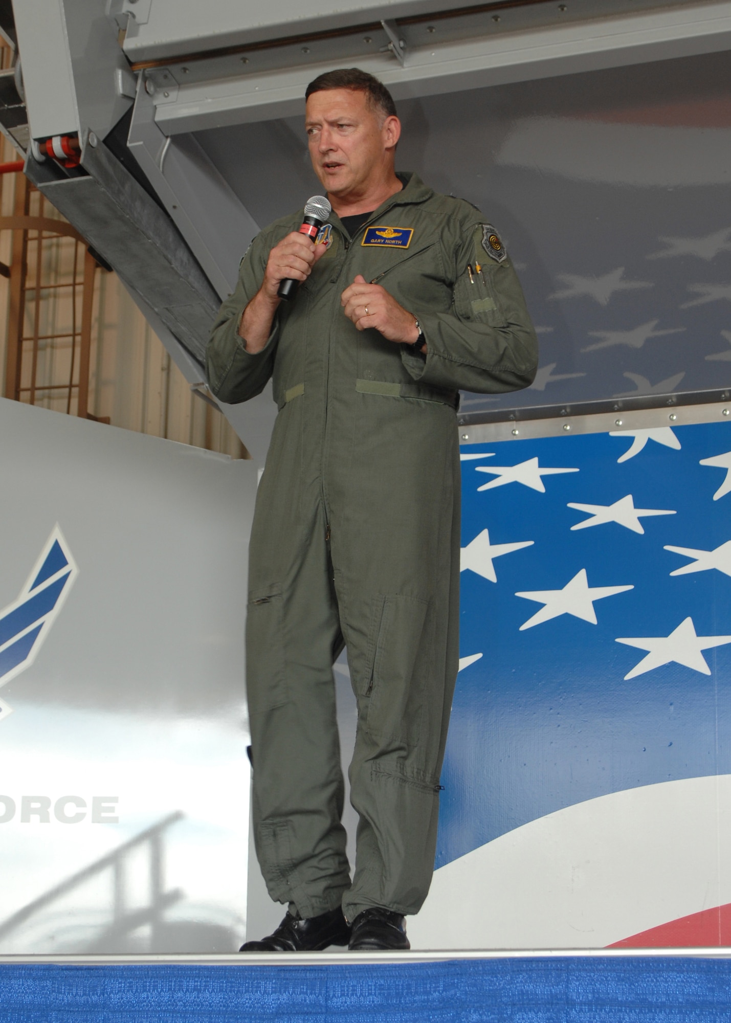 SEYMOUR JOHNSON AIR FORCE BASE, N.C. - Lieutenant General Gary L. North, Commander, 9th Air Force, speaks to 4th Fighter Wing personnel on Friday, October 19, 2007 at Seymour Johnson Air Force Base, Goldsboro, North Carolina. Lieutenant General North is the Commander of the 9th Air Force and U.S. Central Command Air Forces. (U.S. Air Force photo by A1C Jonathon Williams)(released)