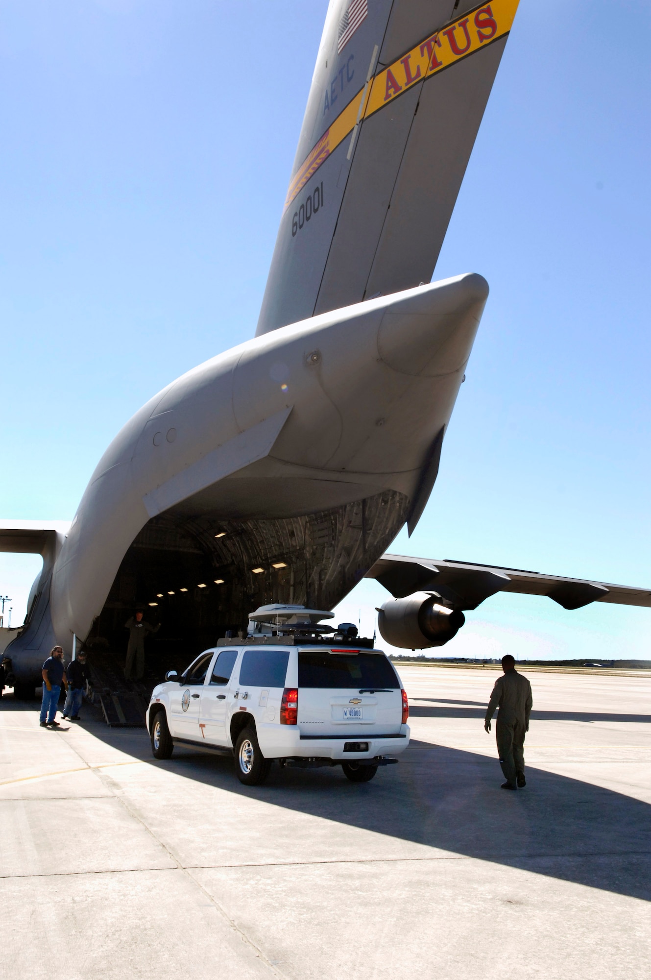 Members of the 97th Operations Support Squadron and the 58th Airlift Squadron load Soldiers and an Army emergency response vehicle onto a C-17 Globemaster III Oct. 24 at San Antonio. The emergency response vehicle is being airlifted to California to help support personnel battle the wildfires. Members of the 97th OSS and the 58th AS, as well as the C-17 are from Altus Air Force Base, Okla. The Army Soldiers and equipment are from U.S. Army North based at Fort Sam Houston in San Antonio. (U.S. Air Force photo/Tech. Sgt. Larry A. Simmons)
