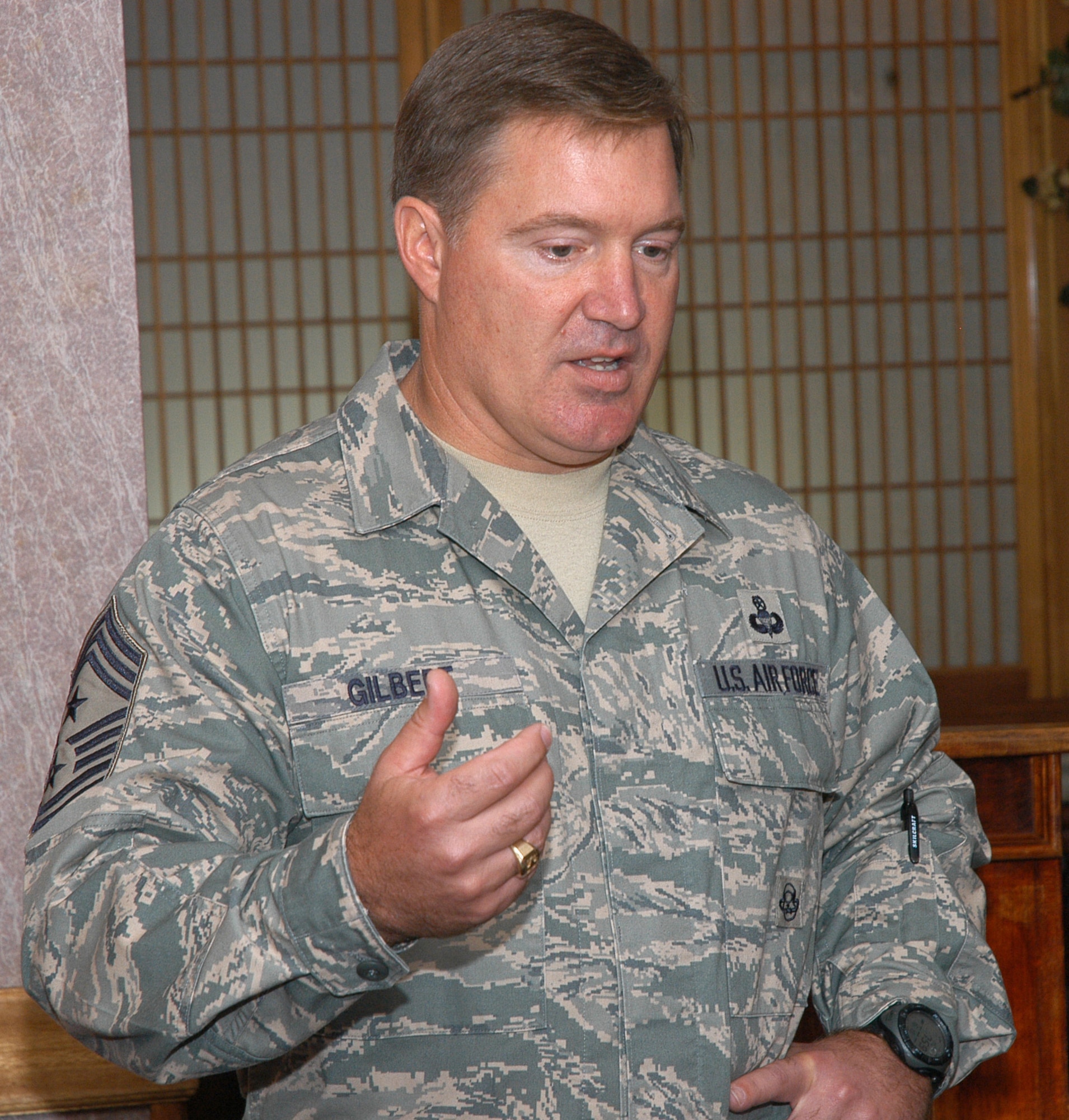 Chief Master Sgt. Michael Gilbert, command chief for Air Force Special Operations Command, speaks with members of the 353rd Special Operations Group Senior NCO Corps during a breakfast at Kadena Air Base, Japan, Oct. 15, 2007. (U.S. Air Force photo/Master Sgt. Marilyn C. Holliday)