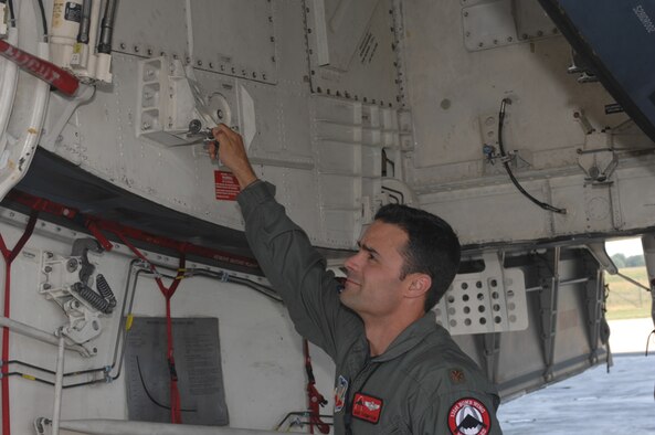 WHITEMAN AIR FORCE BASE, Mo. -- Maj. David Thompson,131st Fighter Wing, gets reacquainted with a B-2 Sept. 18 before becoming the first fully-qualified B-2 pilot to fly for the Air National Guard Oct. 24. (U.S. Air Force photo/Tech. Sgt. Samuel Park)