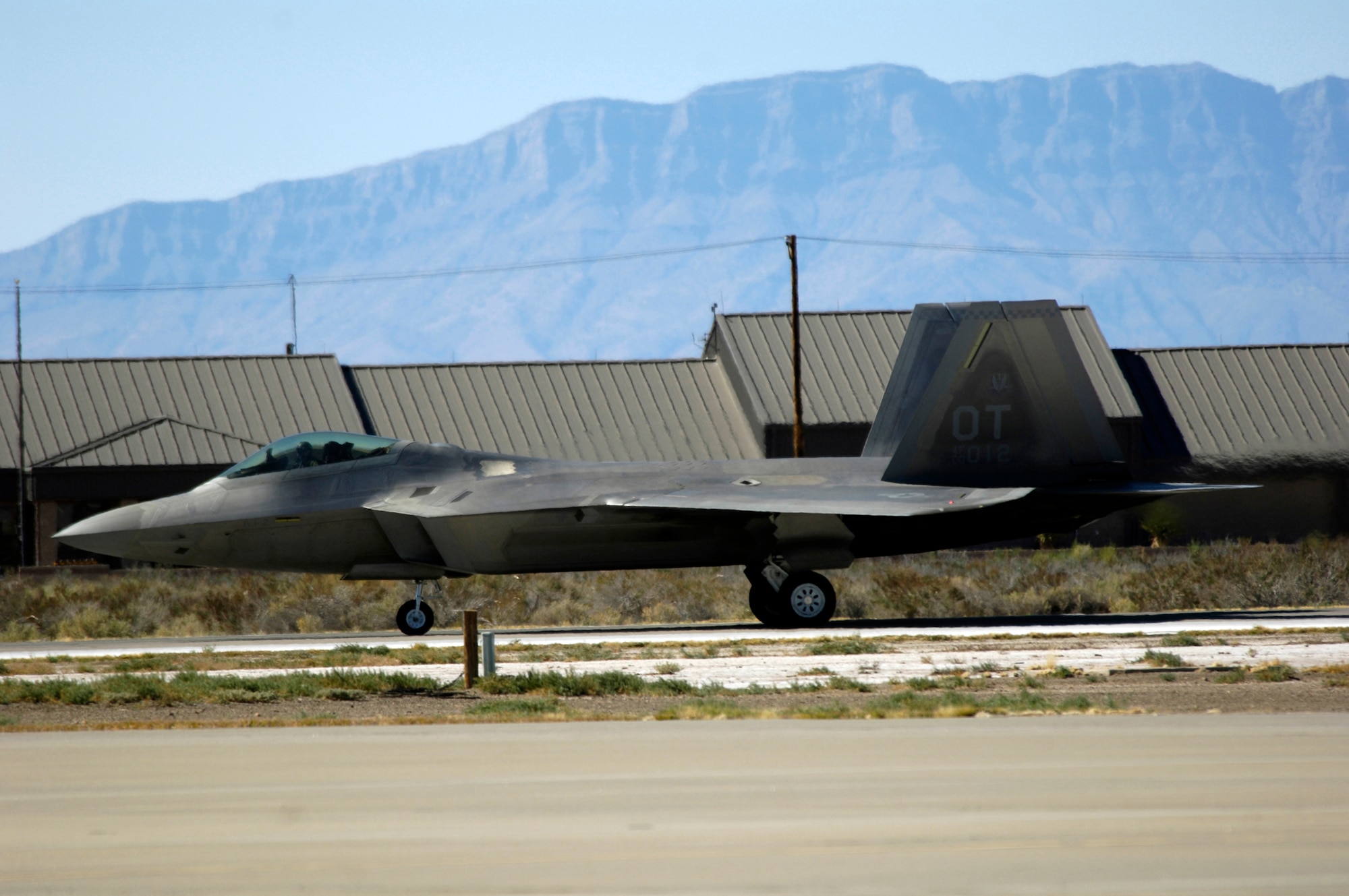 A F-22 Raptor, assigned to Eglin AFB, FL, lands at Holloman AFB, during the Holloman Air and Space Expo on 26 October 2007. NMThe Holloman Air and Space Expo is a showcase of Air Force capabilities, the 49th Fighter Wing mission and the X Prize Foundation (U.S. Air Force Photo by SSgt Jason Colbert)