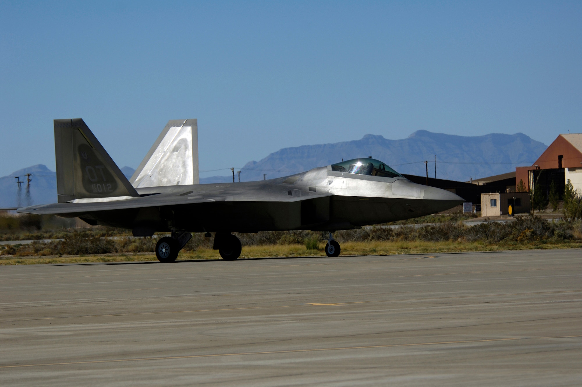 A F-22 Raptor, assigned to Eglin AFB, FL, lands at Holloman AFB, during the Holloman Air and Space Expo on 26 October 2007. NMThe Holloman Air and Space Expo is a showcase of Air Force capabilities, the 49th Fighter Wing mission and the X Prize Foundation (U.S. Air Force Photo by SSgt Jason Colbert)