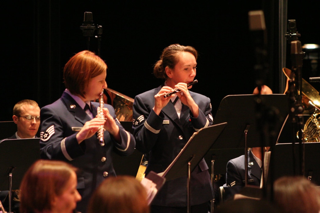 SSgt Beth Honaker and SrA Megan Russell perform during the Children's Concerts in Akron, Ohio 