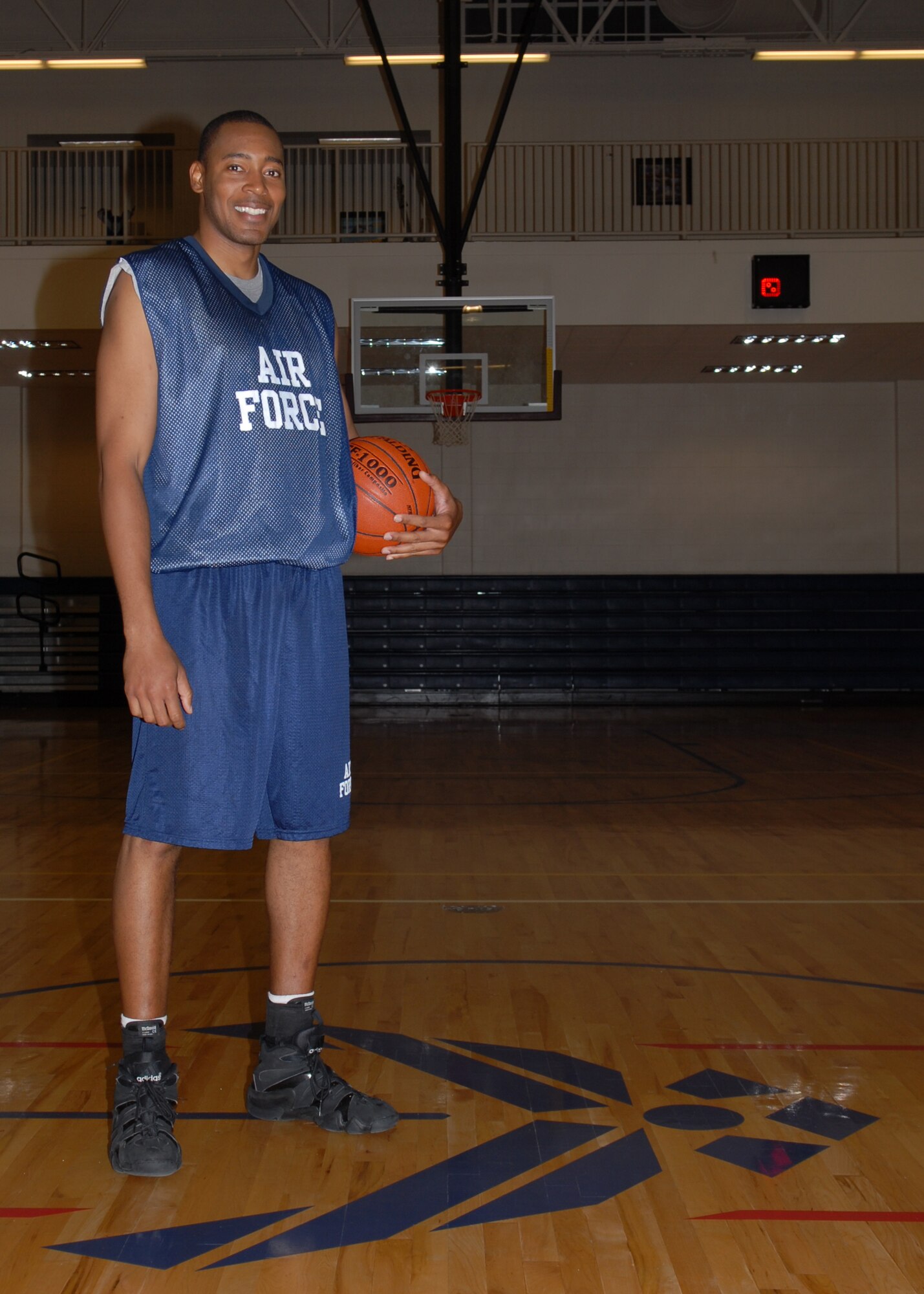 Wayne Wooley represented Osan AB at the men's Air Force
basketball tryouts here Oct. 15-31. He is one of more than twenty Airmen
battling for 12 roster spots on the team.
