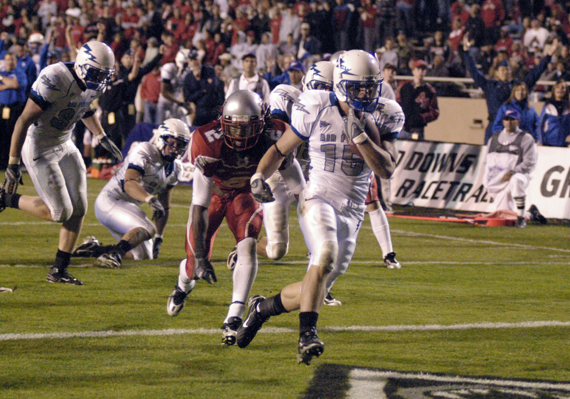 Falcon tailback Jim Ollis outruns New Mexico cornerback DeAndre Wright to the end zone during Air Force's 34-31 loss to the Lobos Oct. 25 at University Stadium in Albuquerque. Ollis' 8-yard touchdown gave his team a 31-28 lead after three quarters. (U.S. Air Force photo/John Van Winkle)  