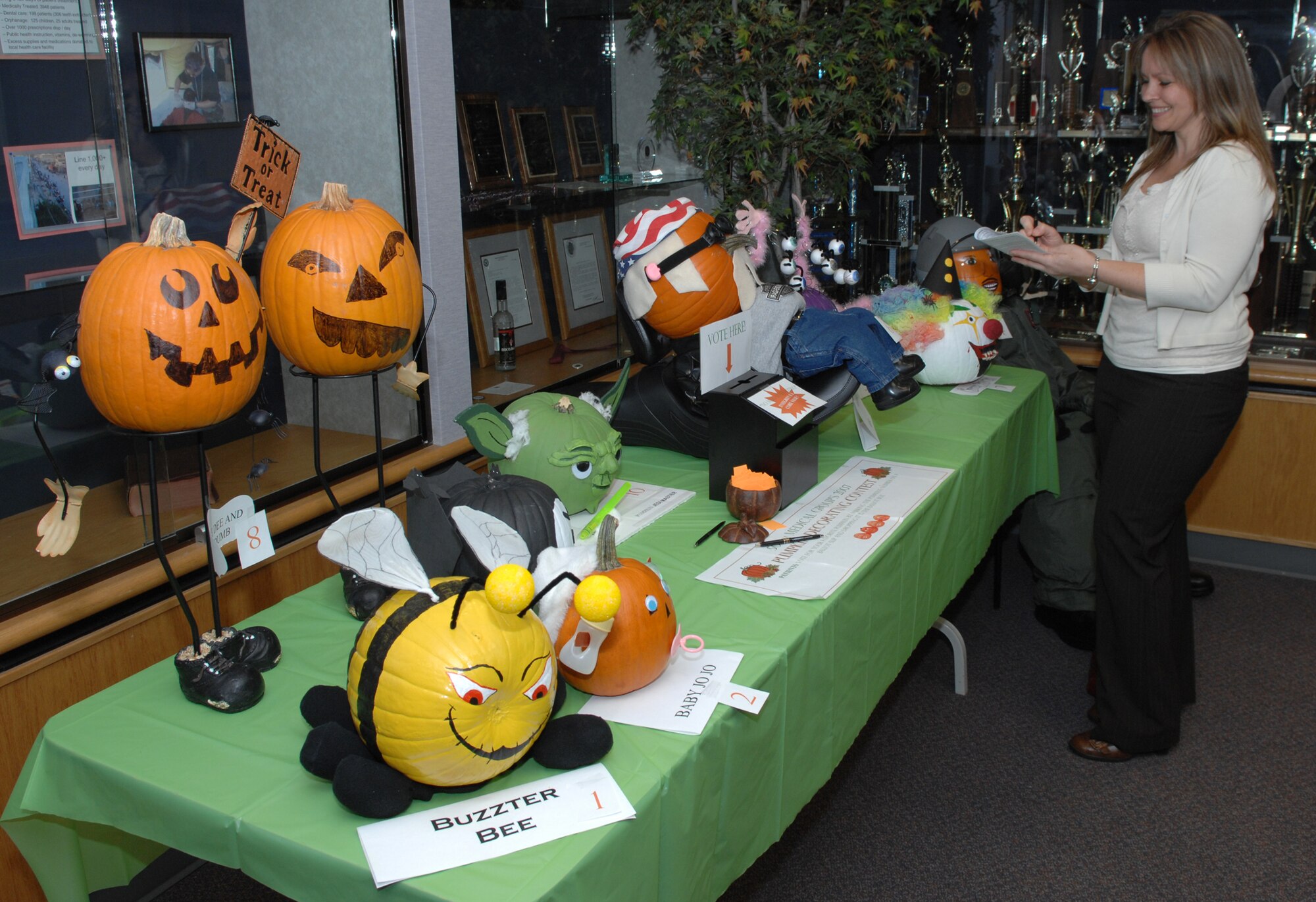 WHITEMAN AIR FORCE BASE, Mo. -- Capt. Angela Hutson votes for a pumpkin at the 509th Medical Group’s 2007 Pumpkin Decorating Contest Oct. 25. The contest will conclude with the winner being announced Oct. 31. (U.S. Air Force photo/Airman 1st Class Stephen Linch)      