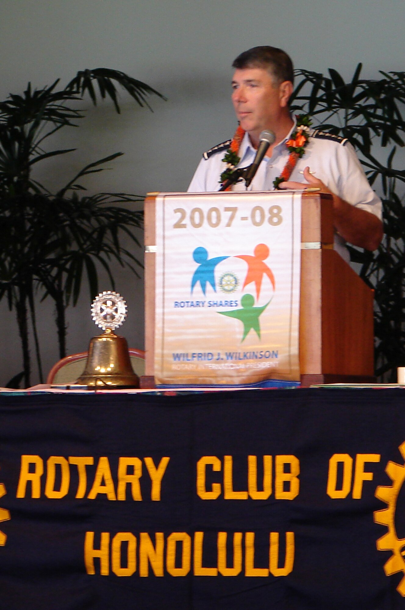 WAIKIKI -- General Paul V. Hester, Pacific Air Forces Commander, was the guest speaker Sept. 4, 2007, for the Rotary Club of Honolulu luncheon, at the Royal Hawaiian Hotel in Waikiki. General Hester recognized four Airmen who represent the total force. He also explained to the club members the strategic importance of Guam, and the upcoming Air Force Week Honolulu activities. (U.S. Air Force photo by Capt. Allison Farabaugh)  