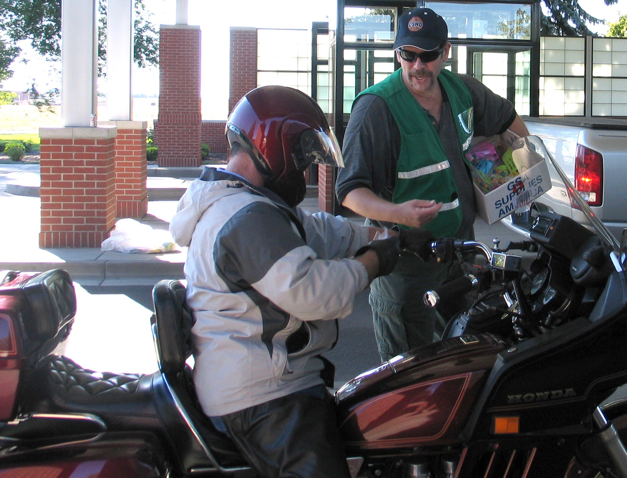 FAIRCHILD AIR FORCE BASE, Wash. – Bob Caley, 92nd Air Refueling Wing safety intern, hands bubble gum and a safety message to a motorcyclist leaving Fairchild Aug. 30 before the four-day Labor Day weekend. Safety representatives and about ten base commanders pulled “safety shifts” at the front gate from 3:30 – 5:3-0 p.m. Funds for the bubble gum, bags, etc. came from the First Sergeants Group, 5-6 Group, Chiefs Group and the Chapel. (U.S. Air Force photo/Staff Sgt. Connie L. Bias)