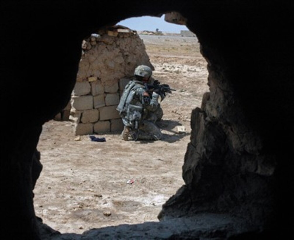 A U.S. Army soldier from Alpha Troop, 2nd Squadron, 1st Cavalry Regiment, 4th Stryker Brigade Combat Team, 2nd Infantry Division provides security while members of his unit talk to the local residents about insurgent activity in Kahn Bani Sa'ad, Iraq, on Aug. 29, 2007.  