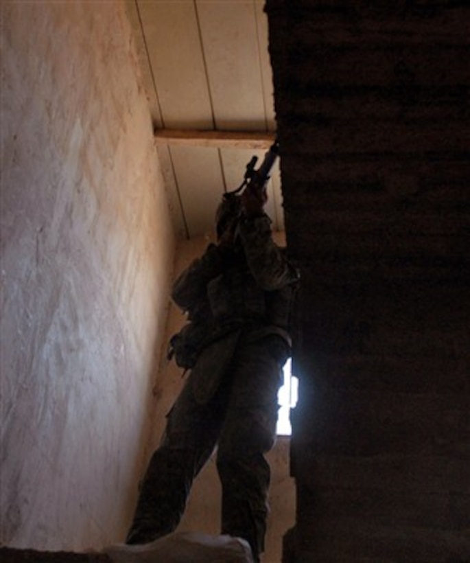 A U.S. Army soldier from Alpha Troop, 2nd Squadron, 1st Cavalry Regiment, 4th Stryker Brigade Combat Team, 2nd Infantry Division moves tactically up the stairwell of a house searching for weapons caches in Kahn Bani Sa'ad, Iraq, on Aug. 29, 2007.  