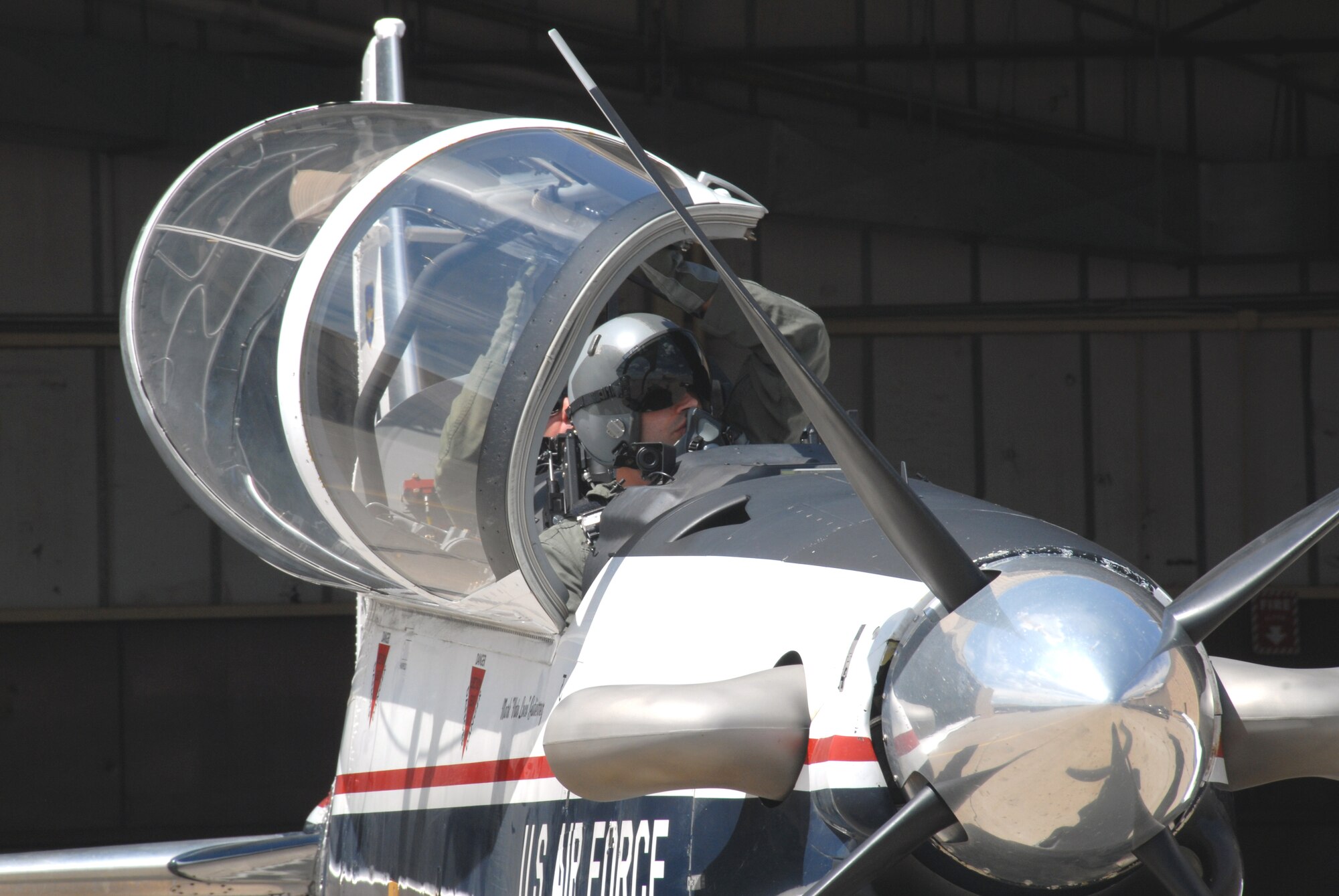 CANNON AIR FORCE BASE, N.M. -- Maj. Paul Dupuis of the 12th Flying Training Wing from Randolph AFB, Texas, closes the canopy of his T-6A Texan II primary trainer before a flight at Cannon Air Force Base, N.M., on Aug. 24.  Two Texan IIs and their pilots visited Cannon AFB on Aug. 23-24 to demonstrate the capabilities of the T-6 and drum up interest among 27th FW F-16 pilots to become instructor pilots.  (Air Force photo by Chief Master Sgt. Gary Emery)