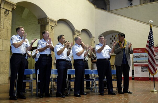 HONOLULU, Hawaii -- Air Force members and Honolulu Mayor Mufi Hannemann sing the Air Force song Sept. 7 after proclaiming Air Force Week Honolulu as Sept. 7-15 at Honolulu Hale. (U.S. Air Force photo/Tech. Sgt. Shane A. Cuomo)