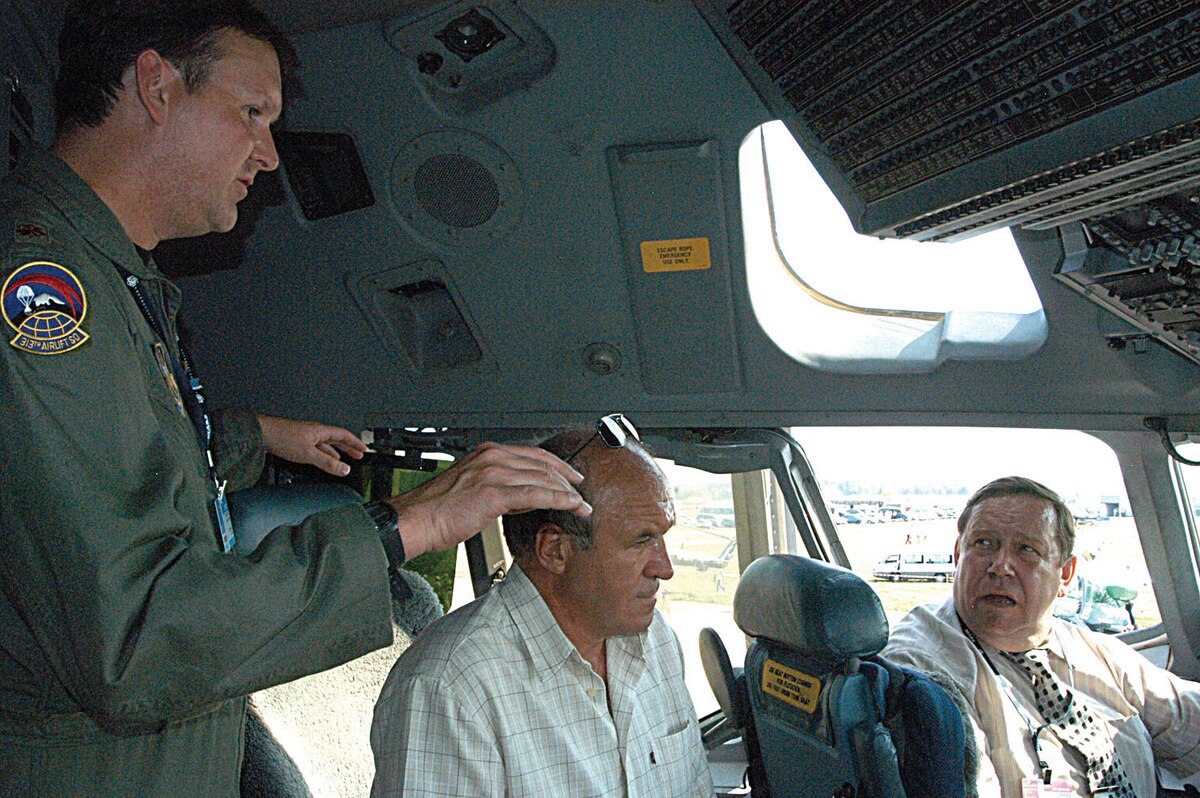 McChord C17 popular at Russian airshow > Air Force Reserve Command > News Article