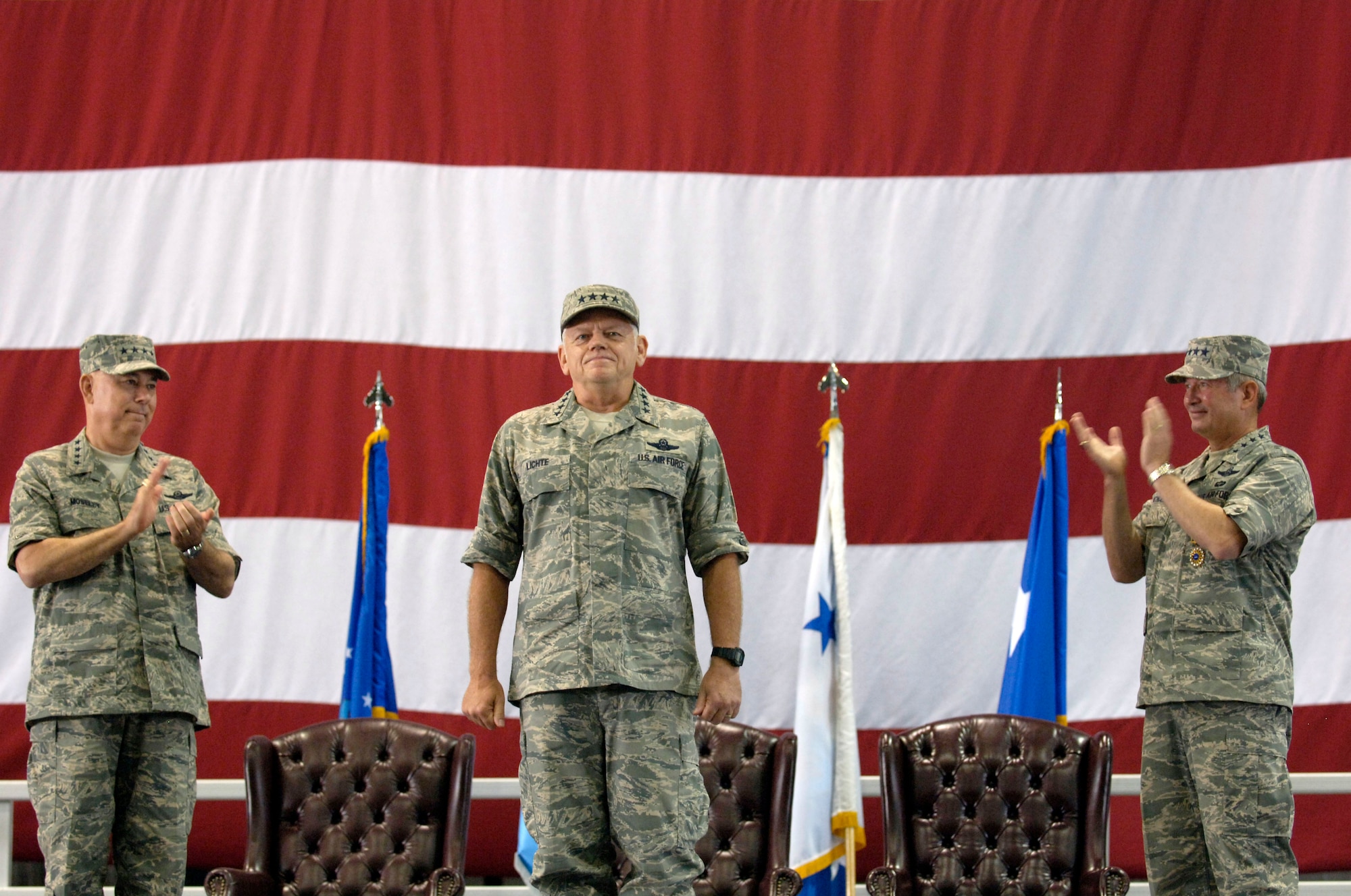 General Lichte (center) is applauded by Air Force Chief of Staff General T. Michael Moseley (left) and Gen. Duncan J. McNabb, as General Lichte assumes command of Air Mobility Command, Sept. 7.  (U.S. Air Force photo by Staff Sgt. Tony Tolley)