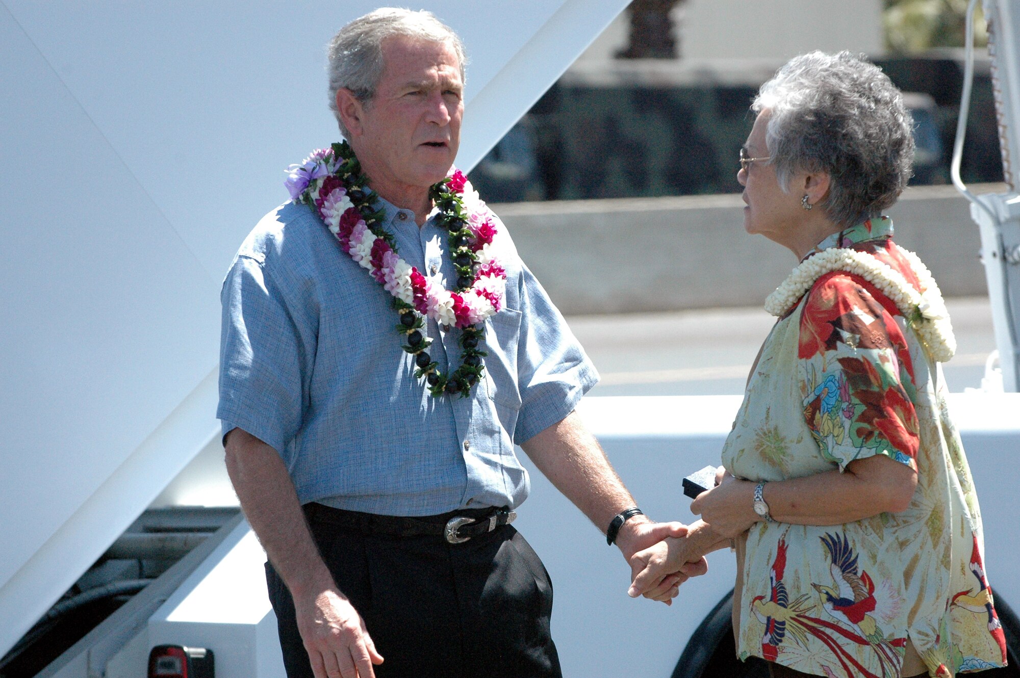 President George W. Bush meets with Caroline Tom to present her a volunteer service pin to recognize her for 15 years of donating her time. Photo by 2nd Lt. Melanie McLean