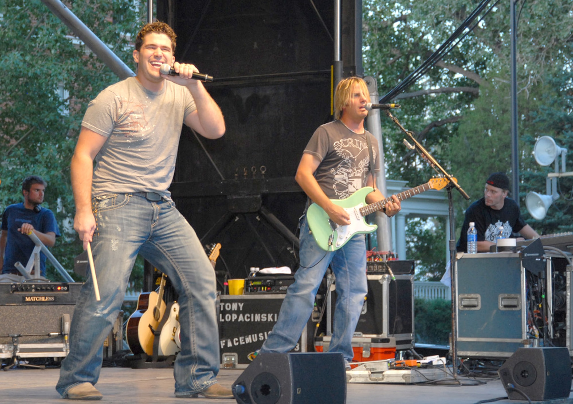 Country singer Josh Gracin performs for a Warren audience in front of Quarters 92 Aug. 15. The free concert was part of the Spirit of America Tour. Since Sept. 11, 2001, the tour has arranged more than 92 shows on stateside military bases (Photo by Shelley Raffll).
