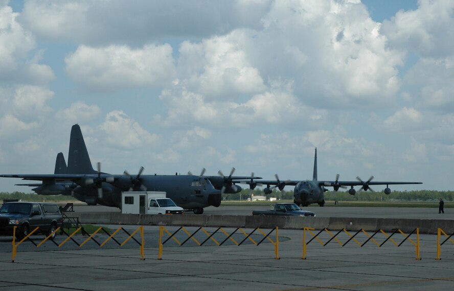 Two MC-130E Combat Talon Is carrying 919th Special Operations Wing Airmen returning from Southwest Asia park in sync with each other at a welcome home celebration Sept. 7. Forty Airmen returned on the last rotation of the summer. (U.S. Air Force Photo\Jasmine DeNamur) 